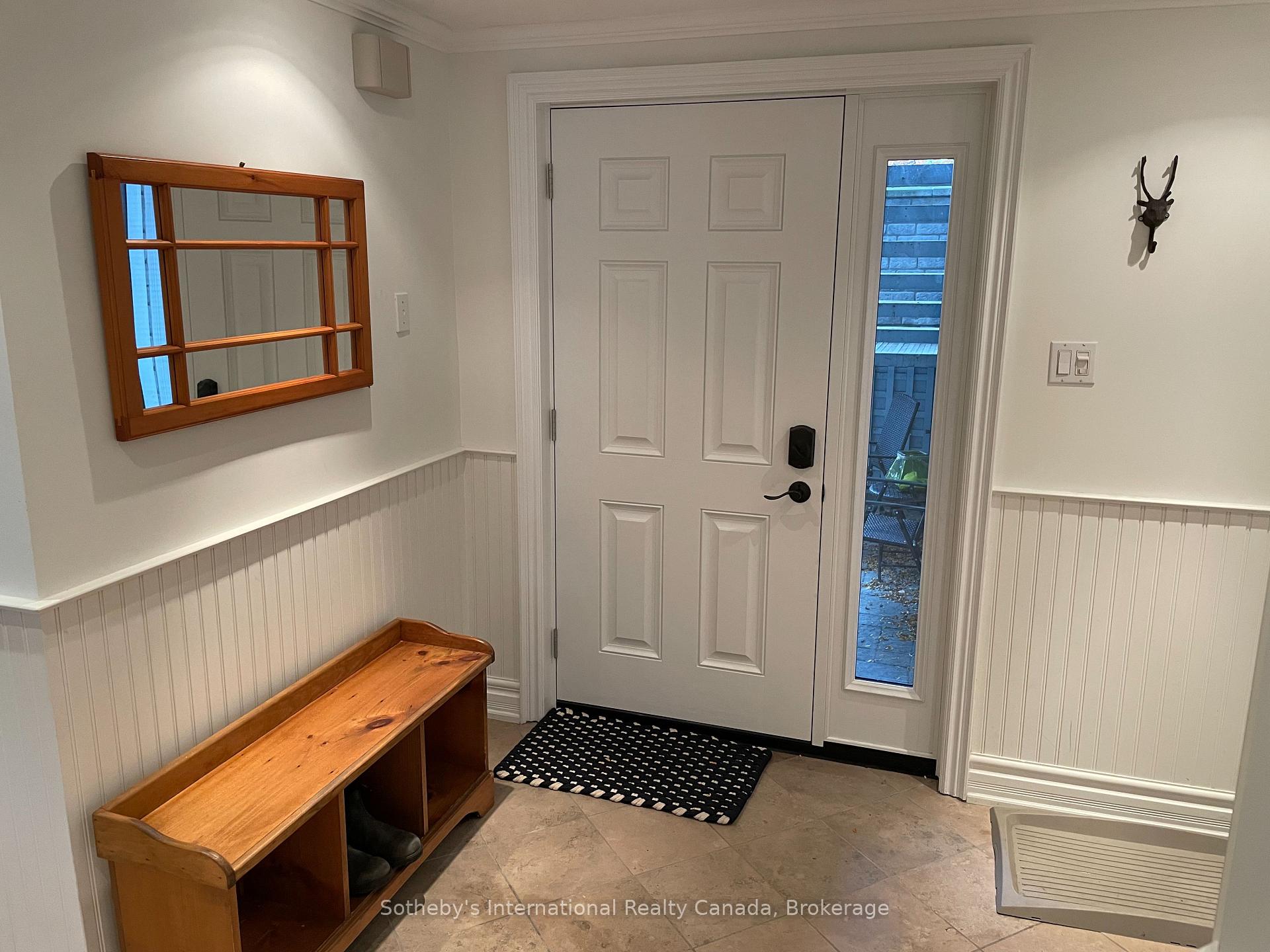 Photo 5 of 871 Suncrest Circle, Collingwood — HOMEH