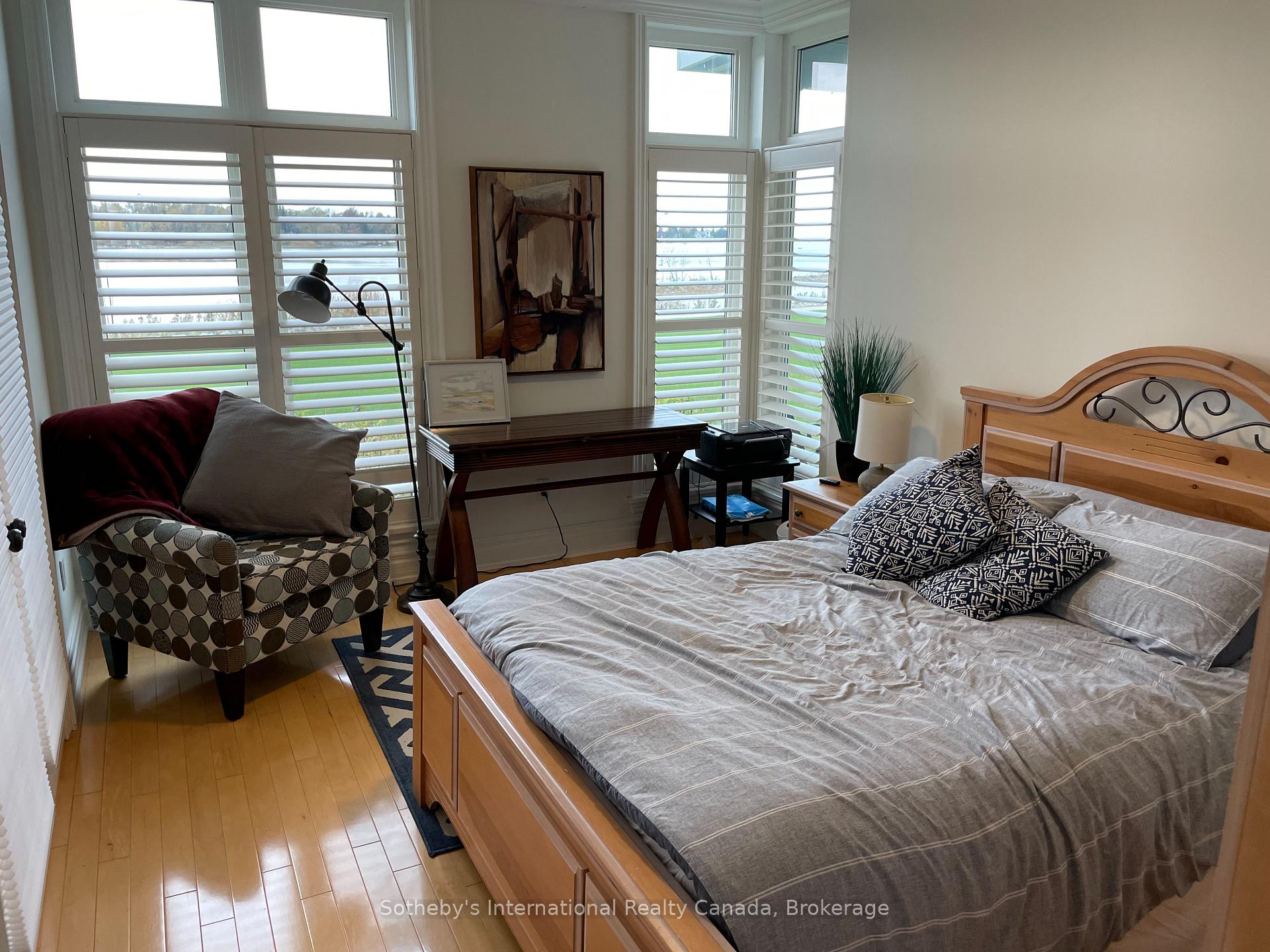 Photo 13 of 871 Suncrest Circle, Collingwood — HOMEH