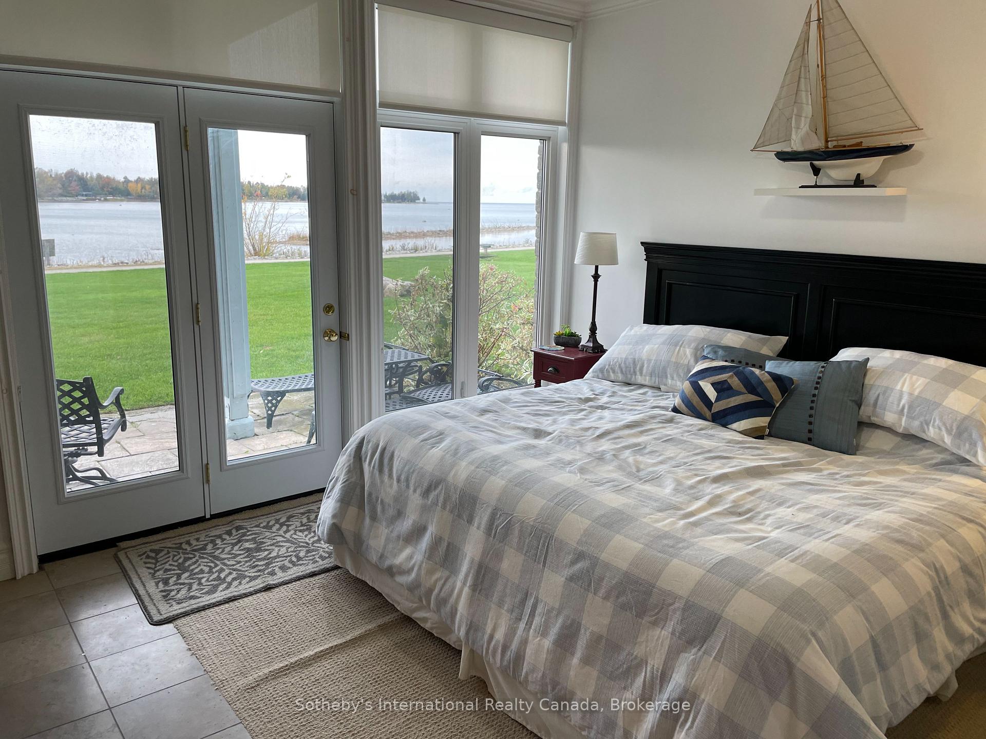Photo 15 of 871 Suncrest Circle, Collingwood — HOMEH