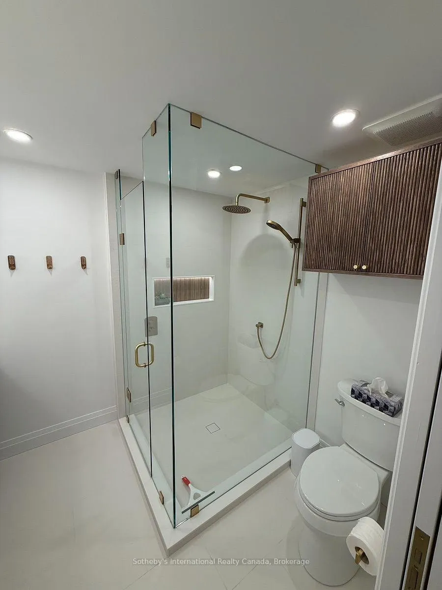 Photo 19 of 871 Suncrest Circle, Collingwood — HOMEH