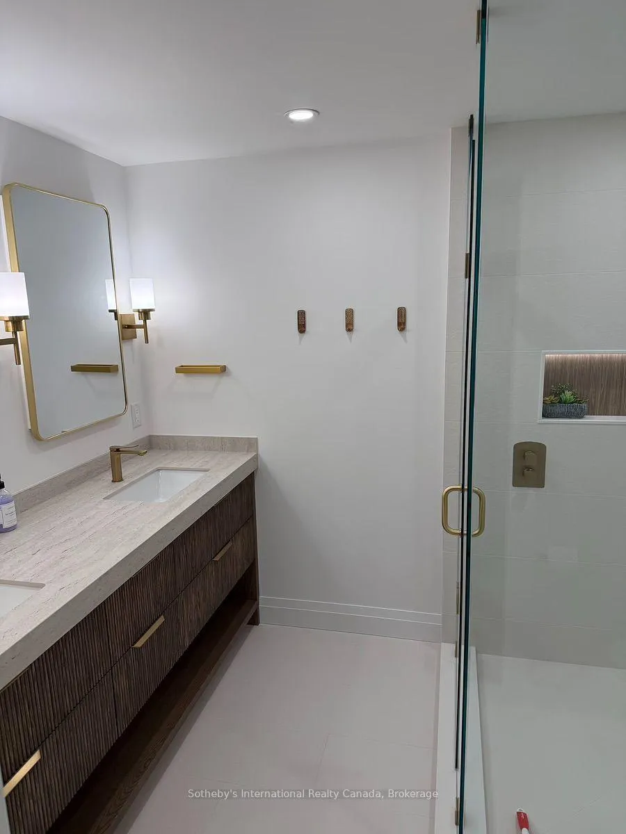 Photo 20 of 871 Suncrest Circle, Collingwood — HOMEH