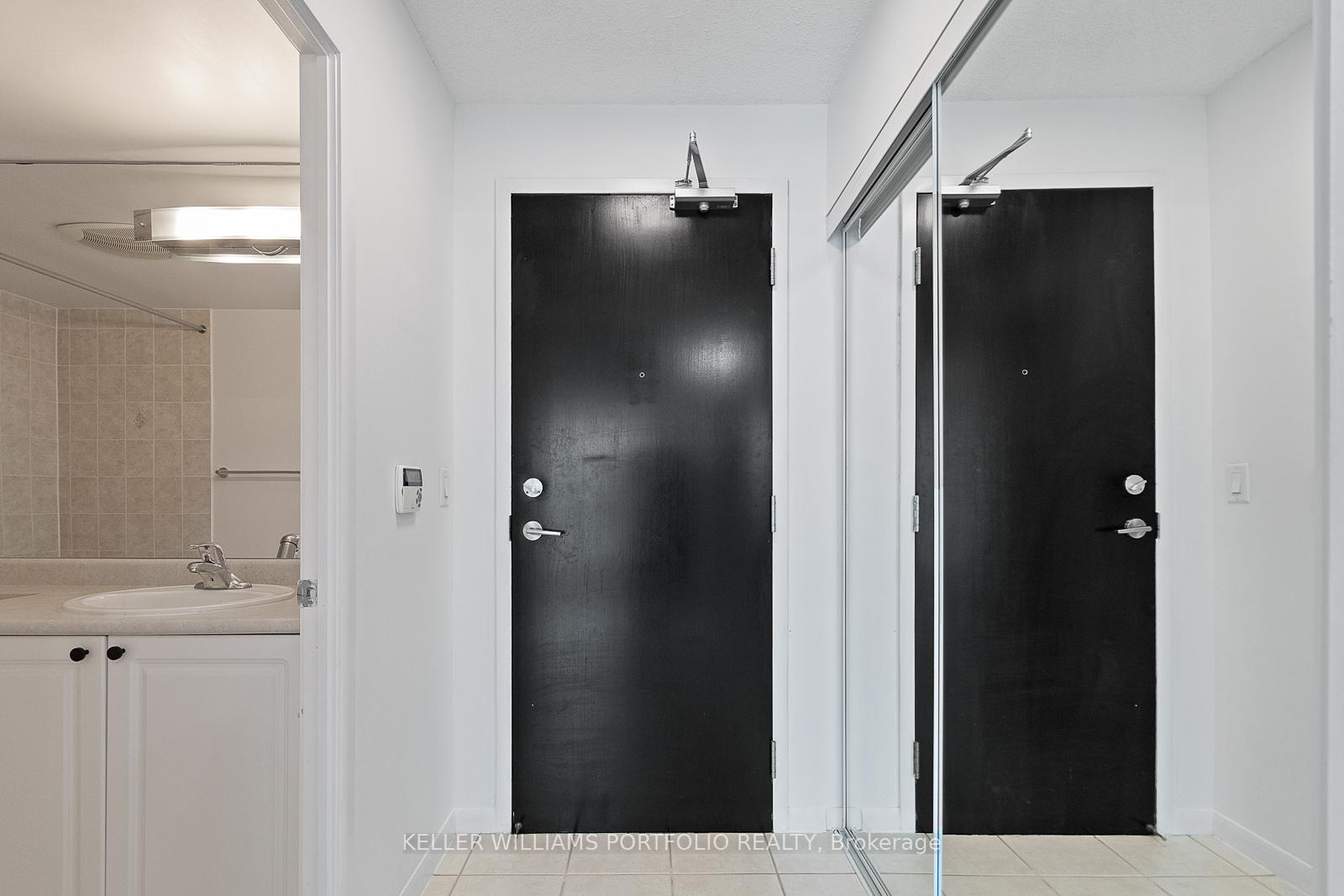 Photo 4 of Unit 1504, 18 Yonge Street, Toronto, Waterfront Communities — HOMEH