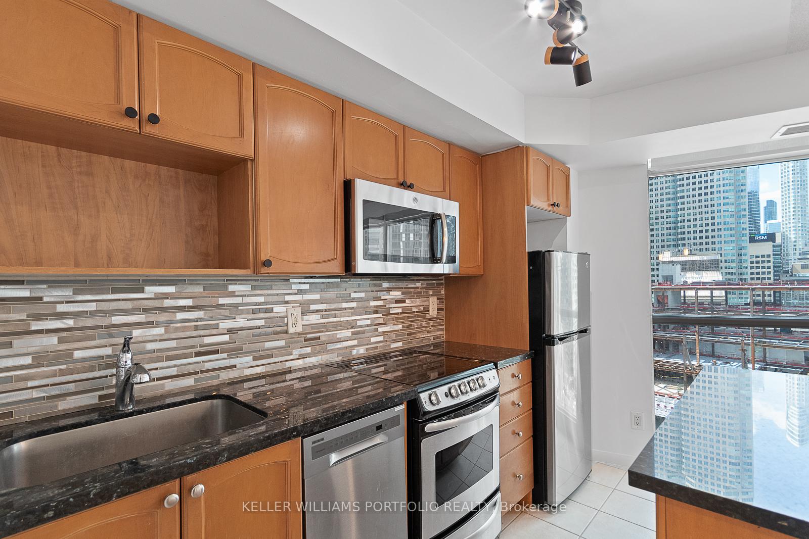 Photo 13 of Unit 1504, 18 Yonge Street, Toronto, Waterfront Communities — HOMEH