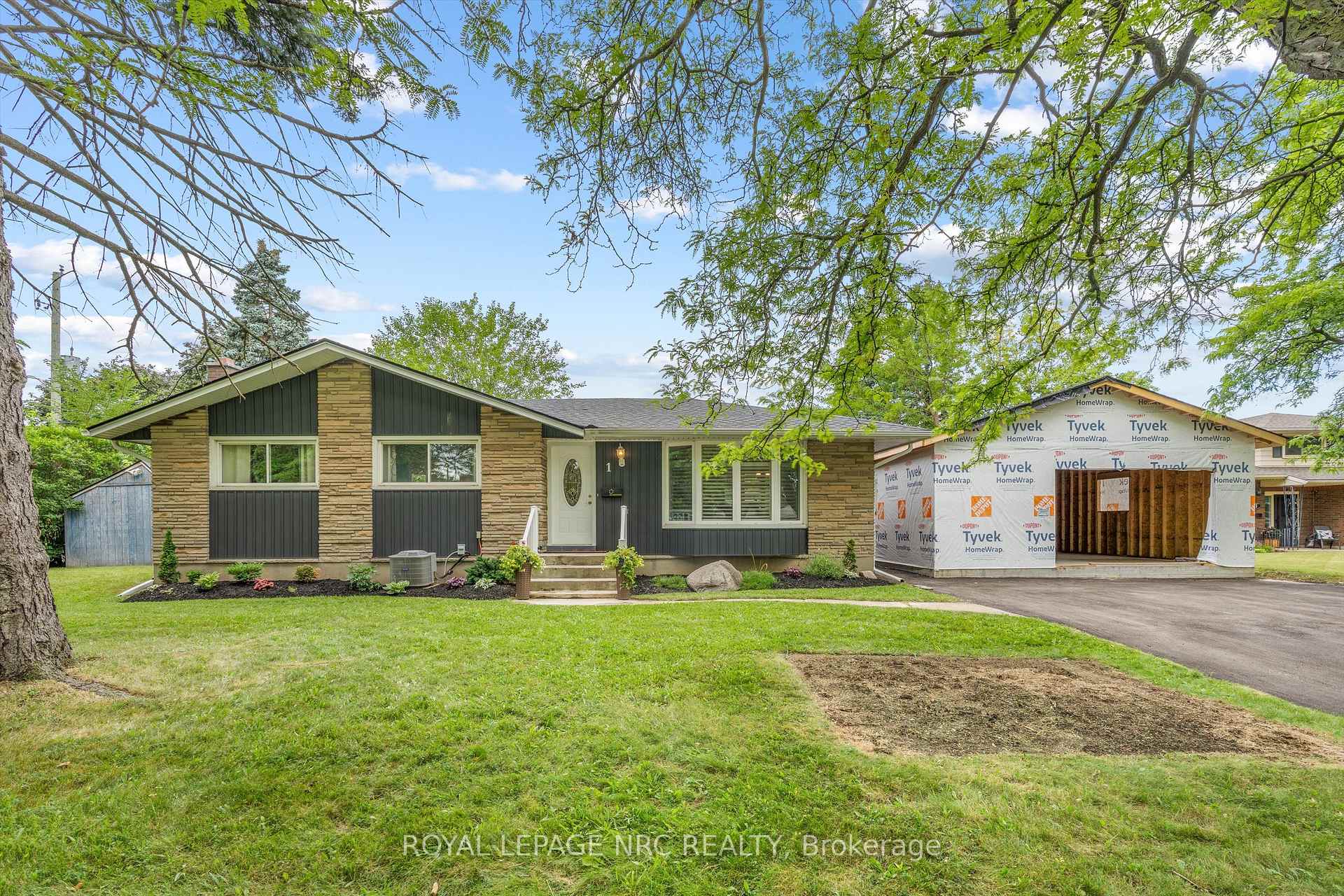 Photo 1 of 1 Kingston Bay, St. Catharines, Carlton/Bunting — HOMEH