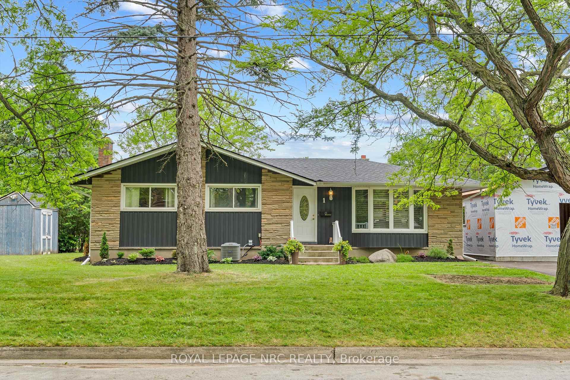Photo 3 of 1 Kingston Bay, St. Catharines, Carlton/Bunting — HOMEH
