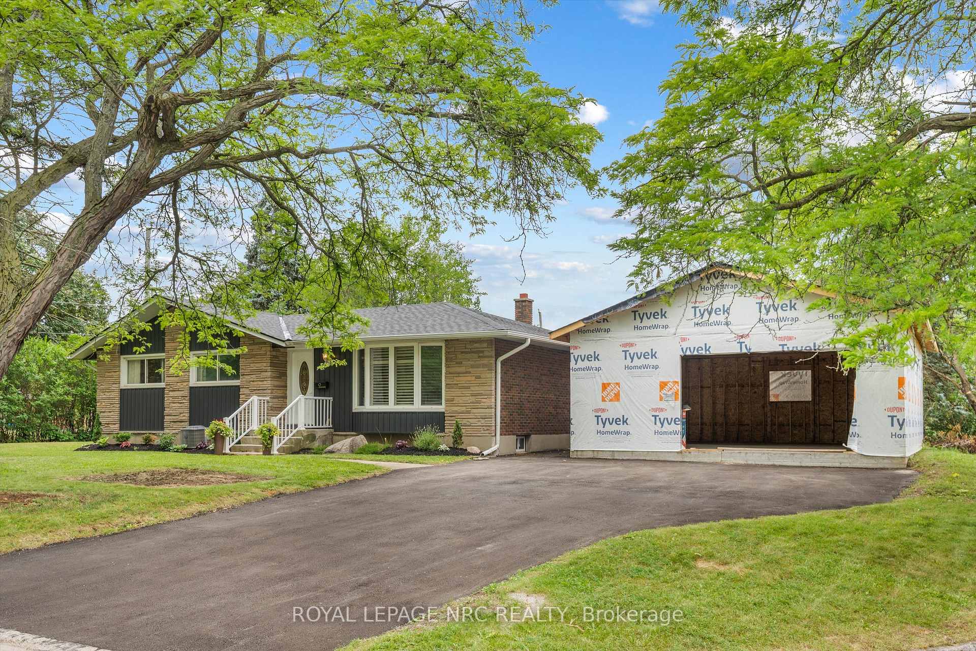 Photo 4 of 1 Kingston Bay, St. Catharines, Carlton/Bunting — HOMEH