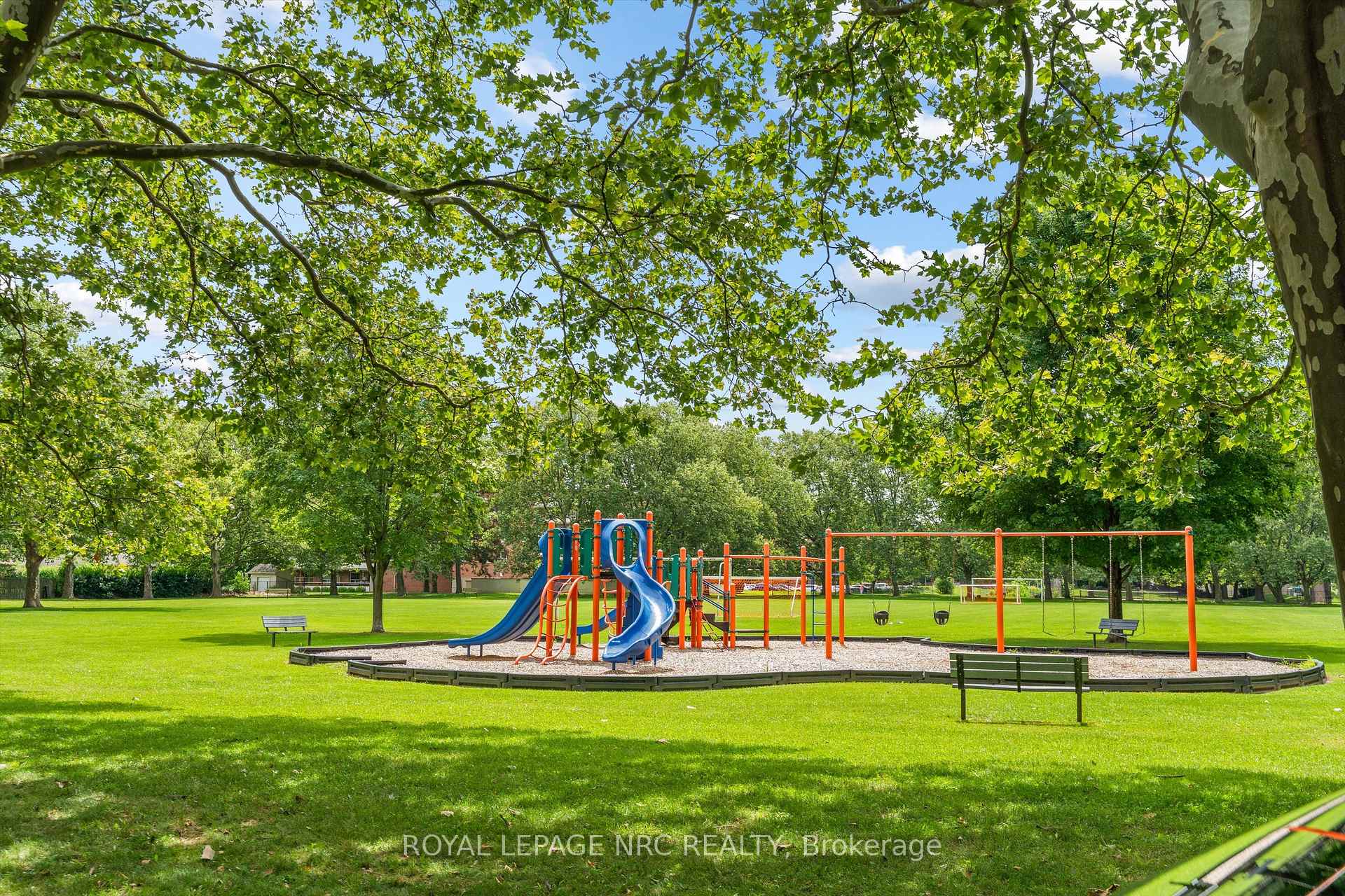 Photo 35 of 1 Kingston Bay, St. Catharines, Carlton/Bunting — HOMEH