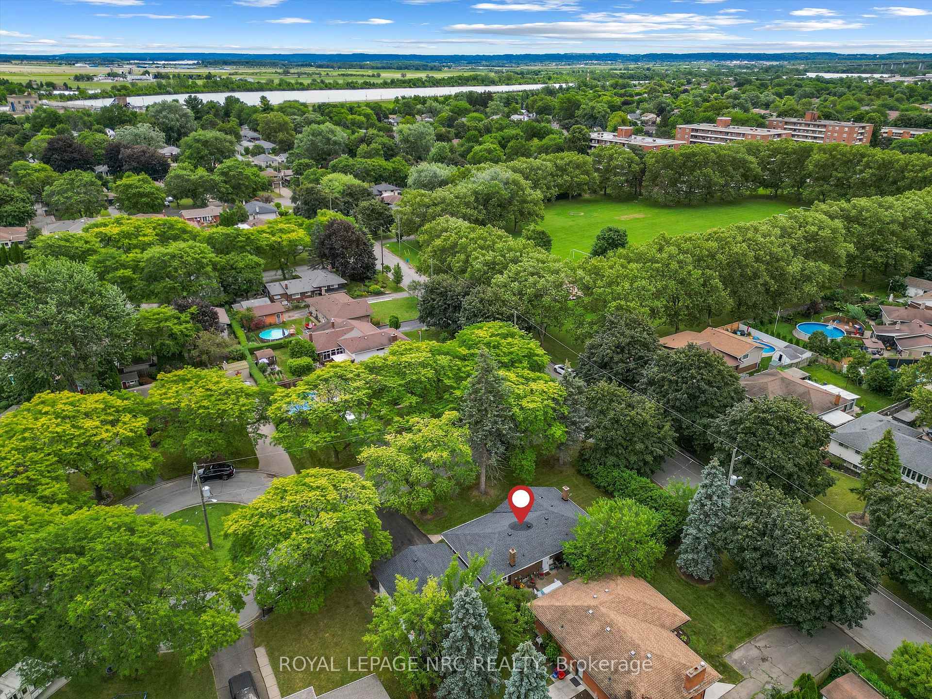 Photo 41 of 1 Kingston Bay, St. Catharines, Carlton/Bunting — HOMEH