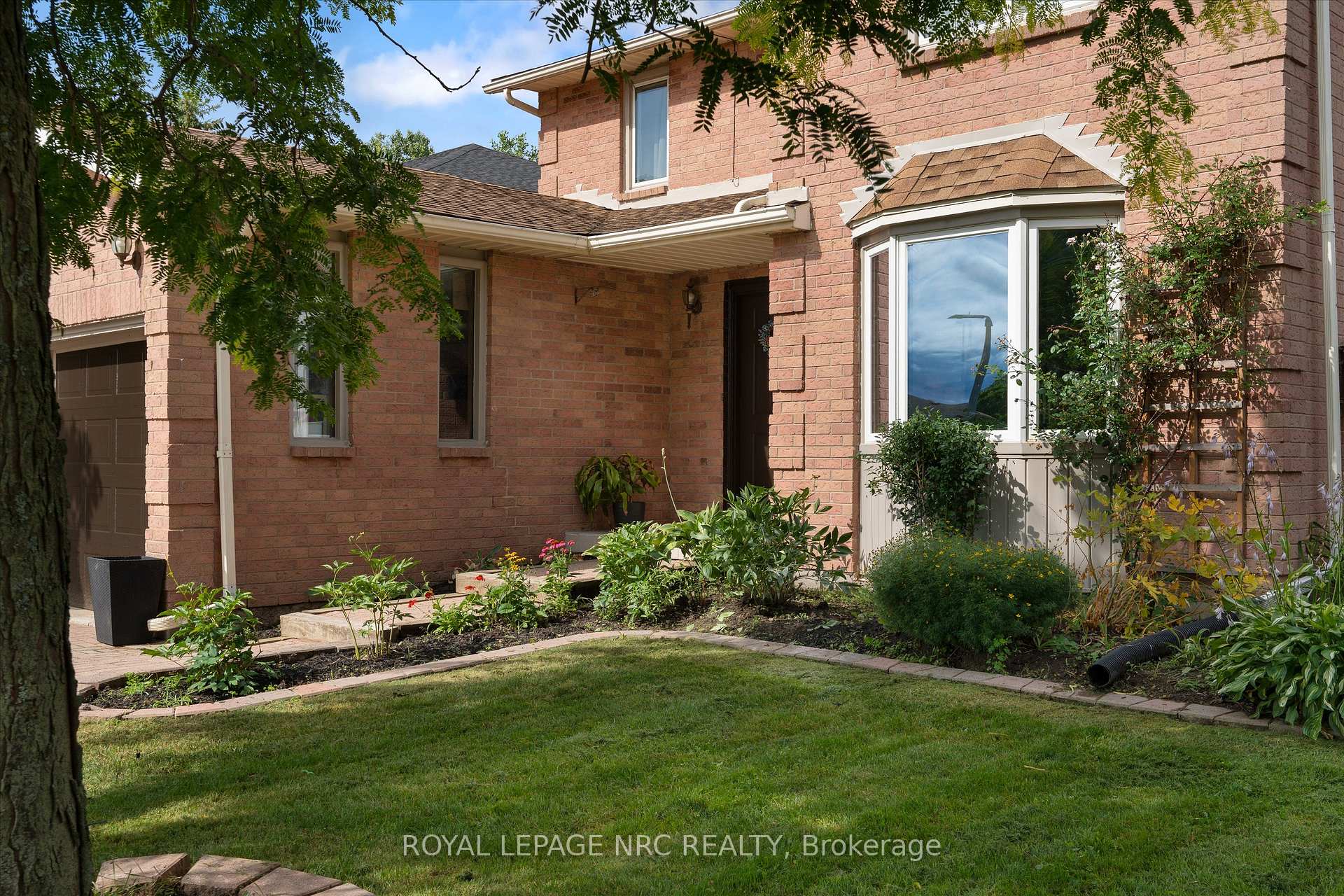 Photo 27 of 51 Briarsdale Crescent, Welland, N. Welland — HOMEH