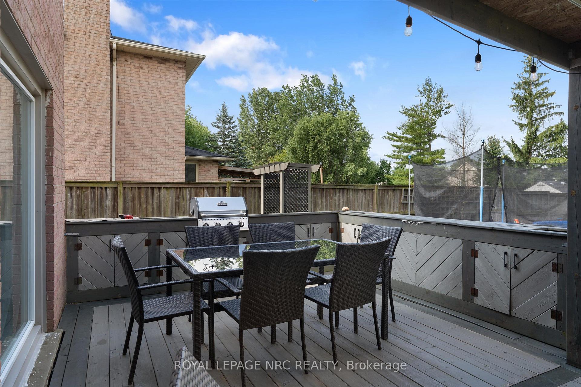 Photo 33 of 51 Briarsdale Crescent, Welland, N. Welland — HOMEH