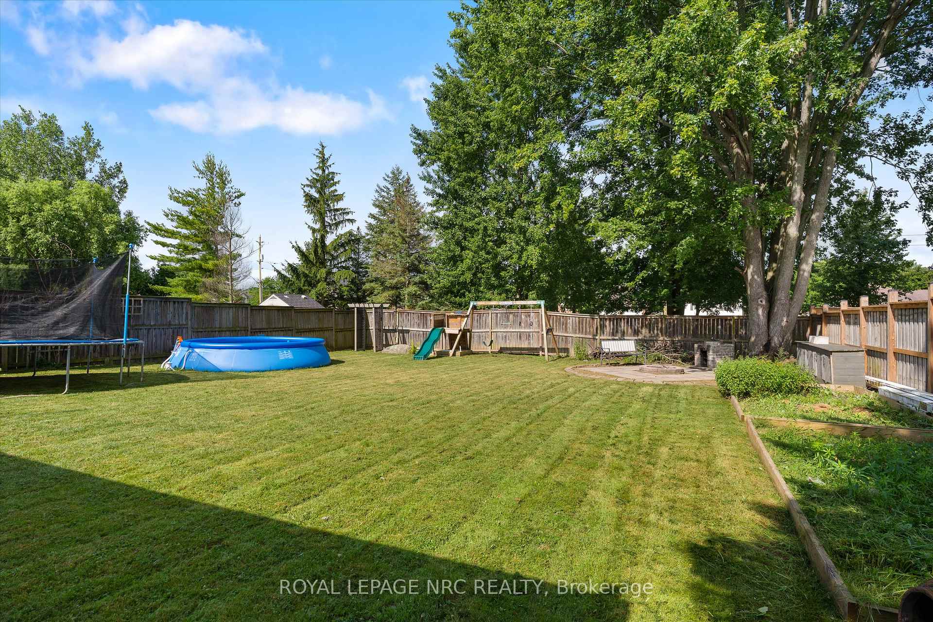Photo 18 of 51 Briarsdale Crescent, Welland, N. Welland — HOMEH
