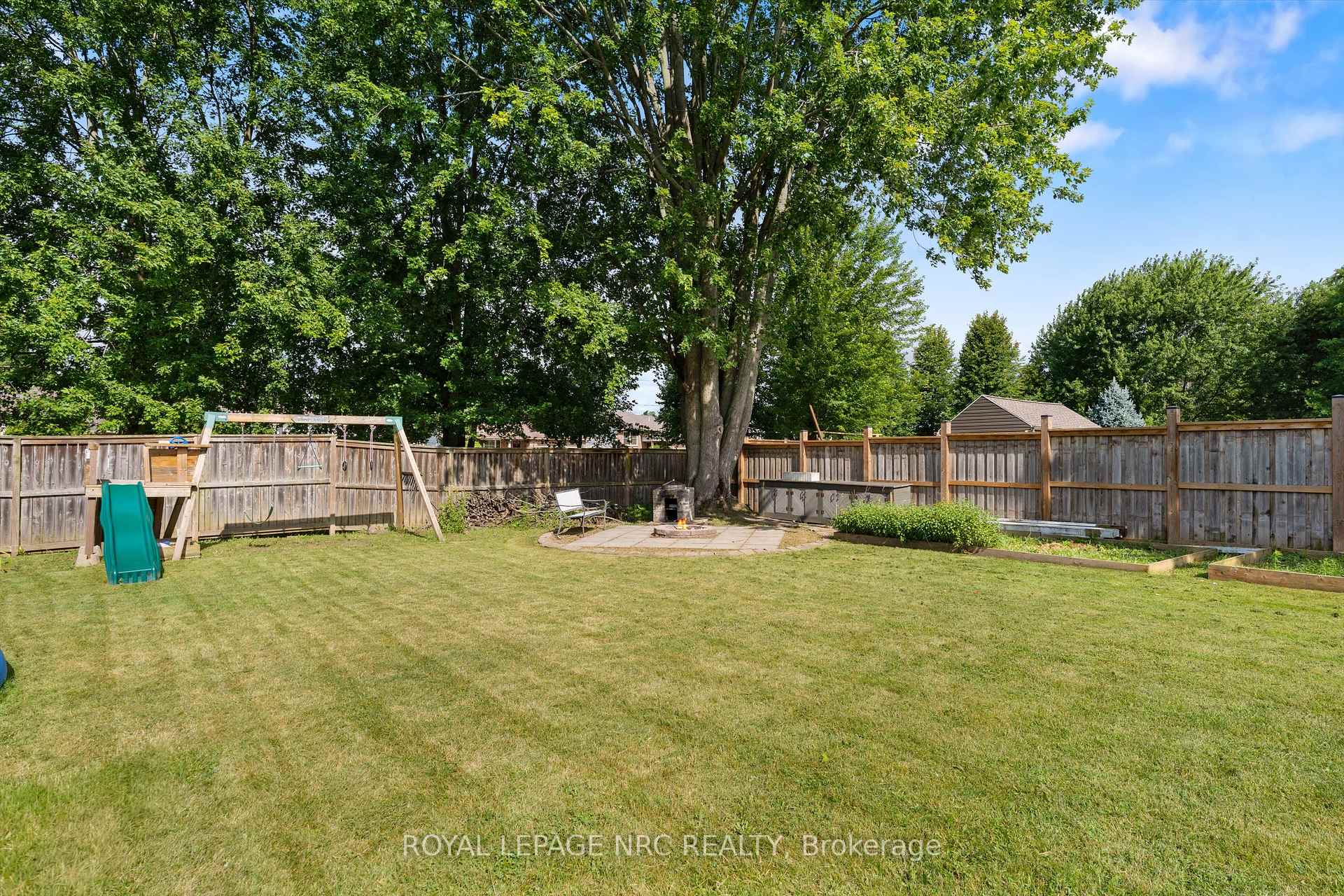 Photo 19 of 51 Briarsdale Crescent, Welland, N. Welland — HOMEH