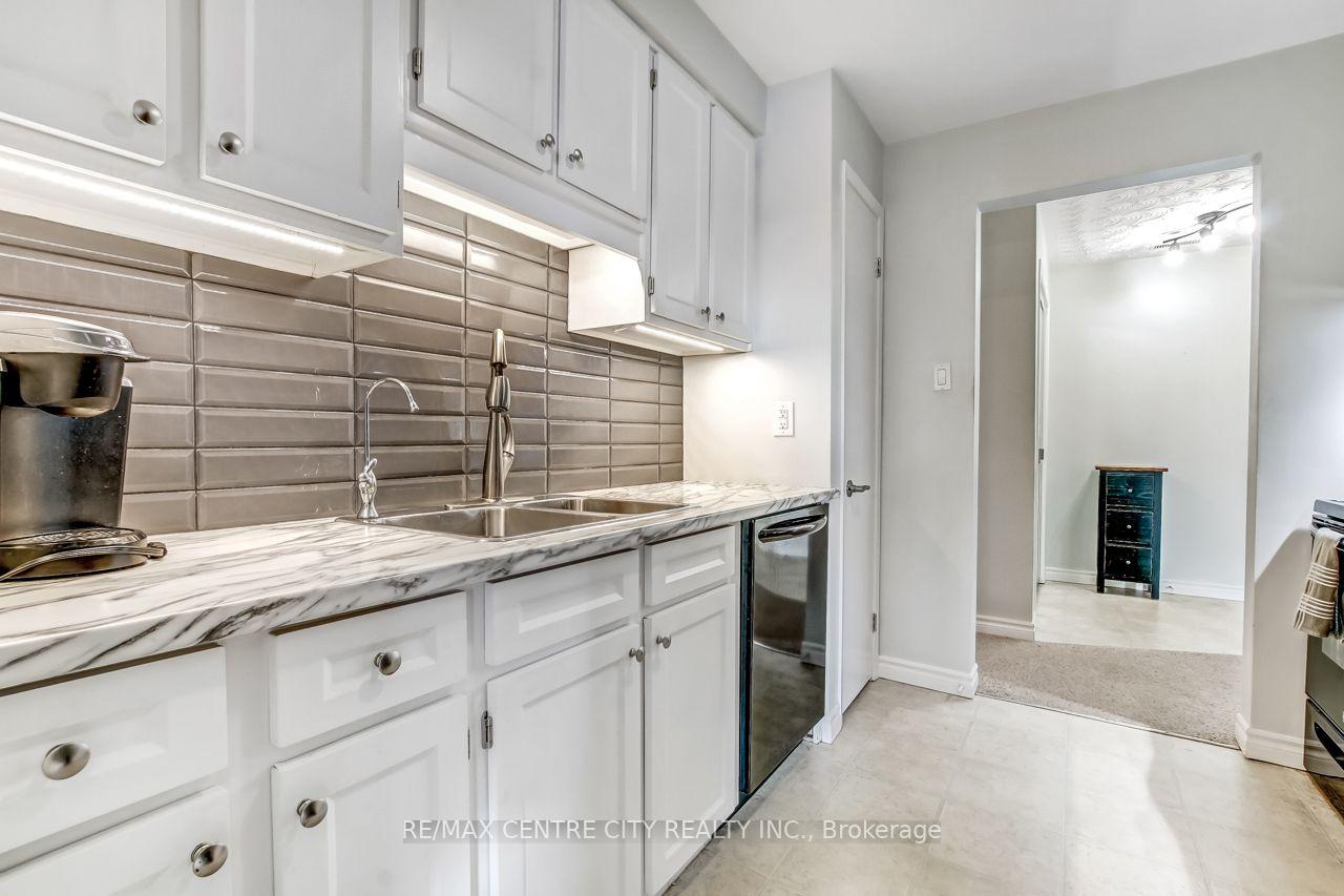 Photo 14 of Unit 11, 125 Elm Street, St. Thomas — HOMEH