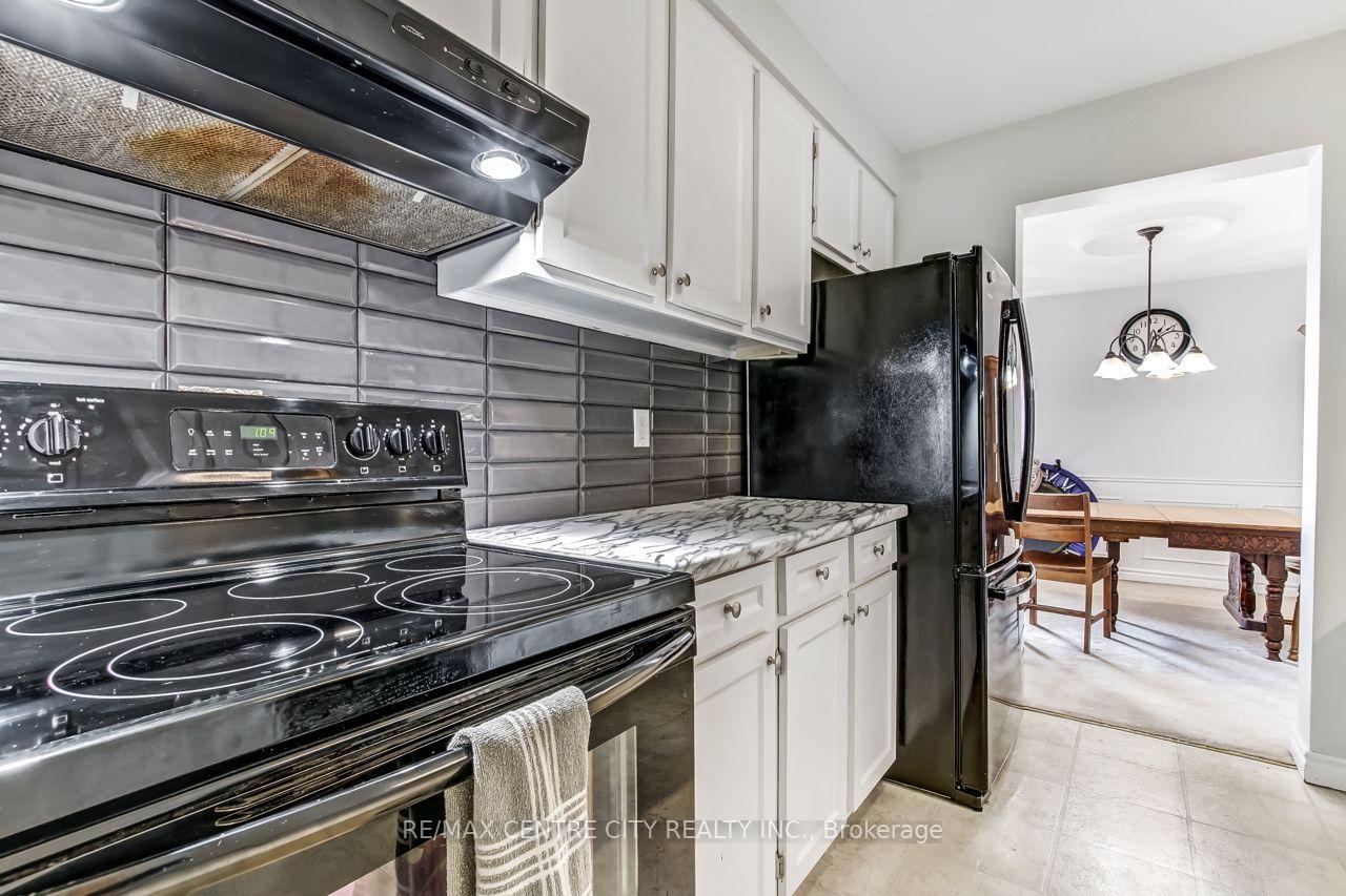 Photo 15 of Unit 11, 125 Elm Street, St. Thomas — HOMEH