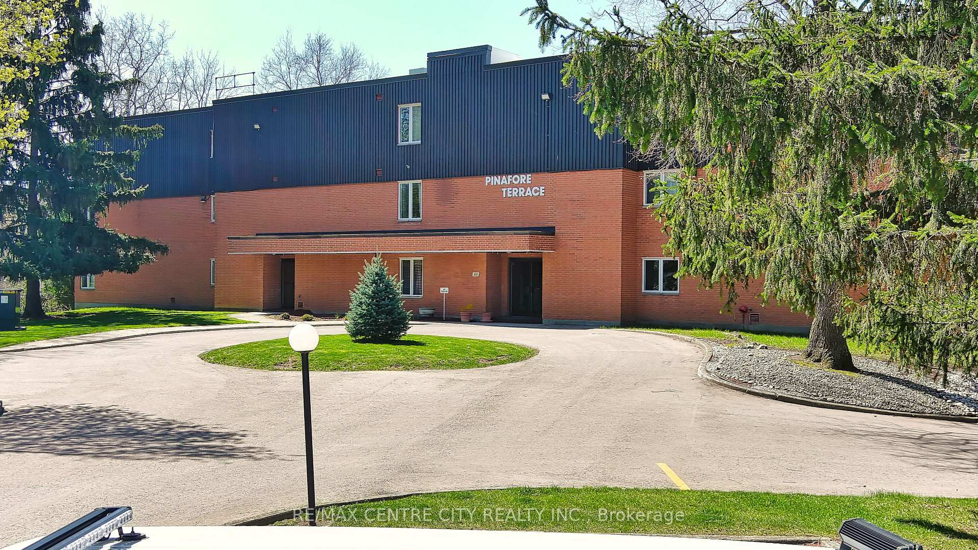 Photo 23 of Unit 11, 125 Elm Street, St. Thomas — HOMEH