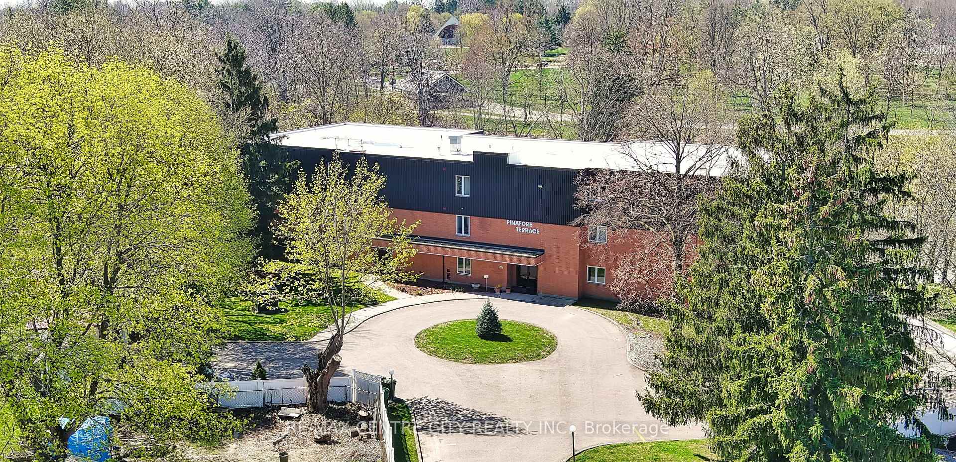 Photo 31 of Unit 11, 125 Elm Street, St. Thomas — HOMEH