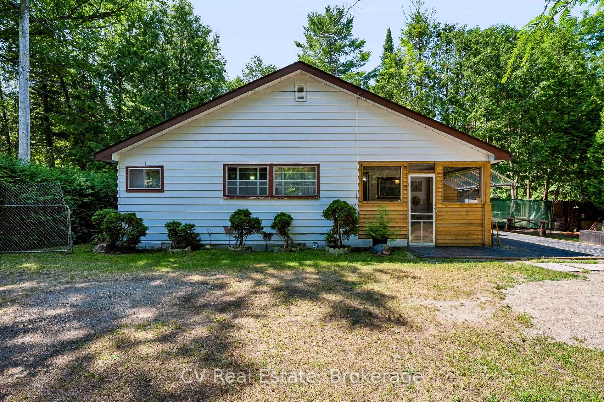 Photo 8 of 10 Brookside Drive, Tiny, Rural Tiny — HOMEH