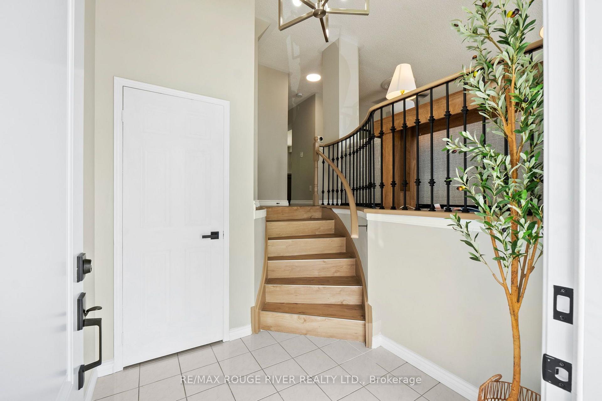 Photo 4 of 67 Trewin Lane, Clarington, Bowmanville — HOMEH
