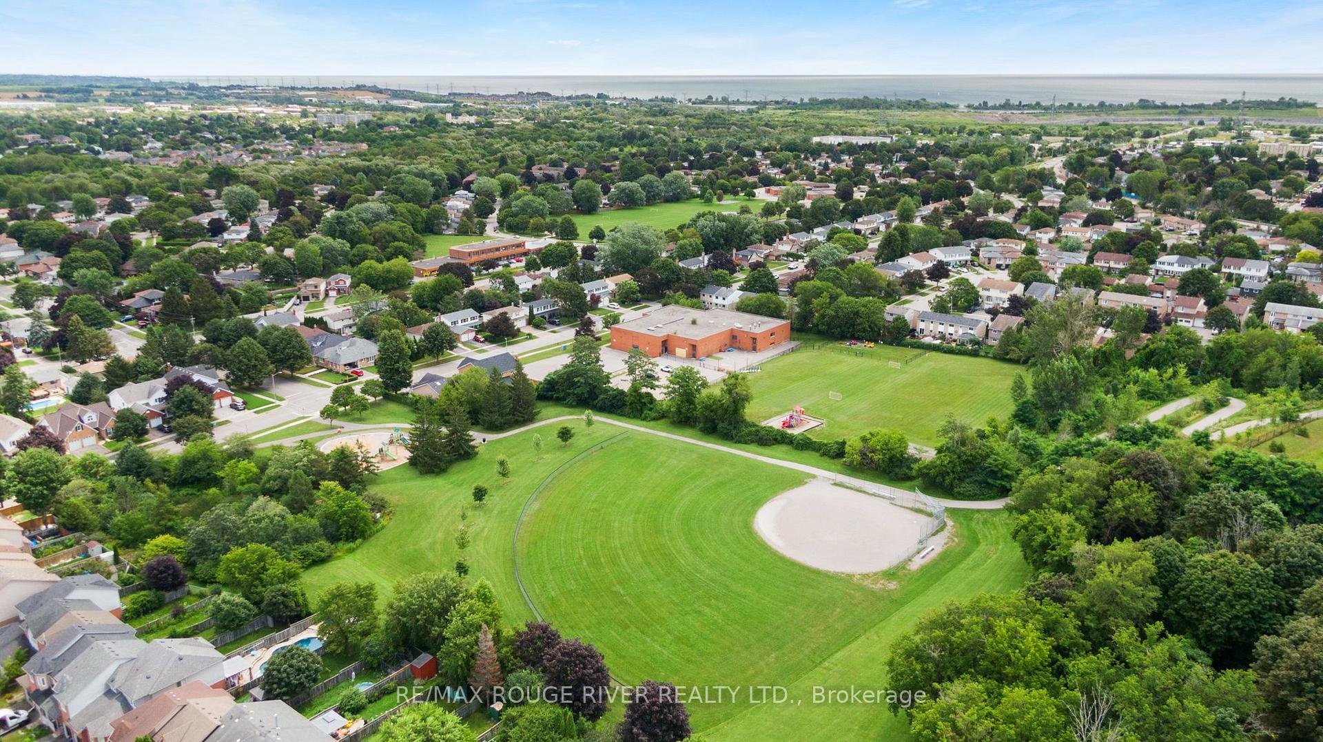 Photo 37 of 67 Trewin Lane, Clarington, Bowmanville — HOMEH