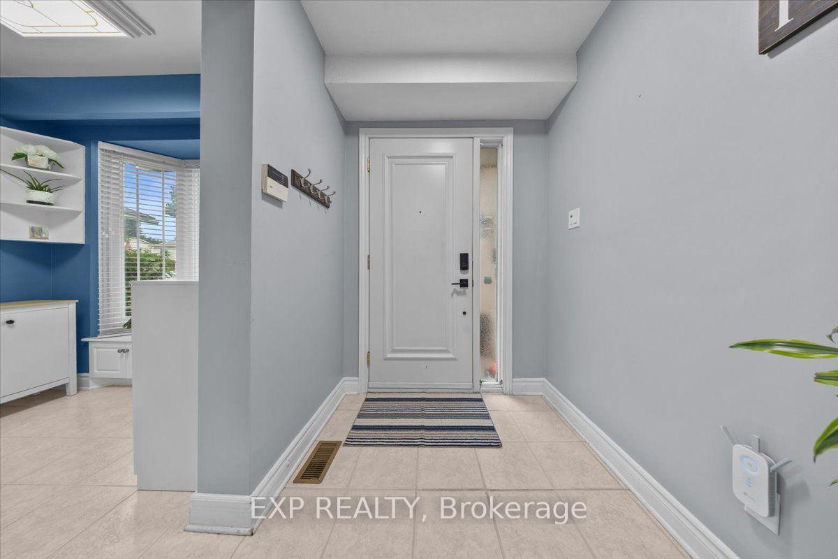 Photo 2 of 1044 Arrowhead Place, Ottawa, Convent Glen — HOMEH