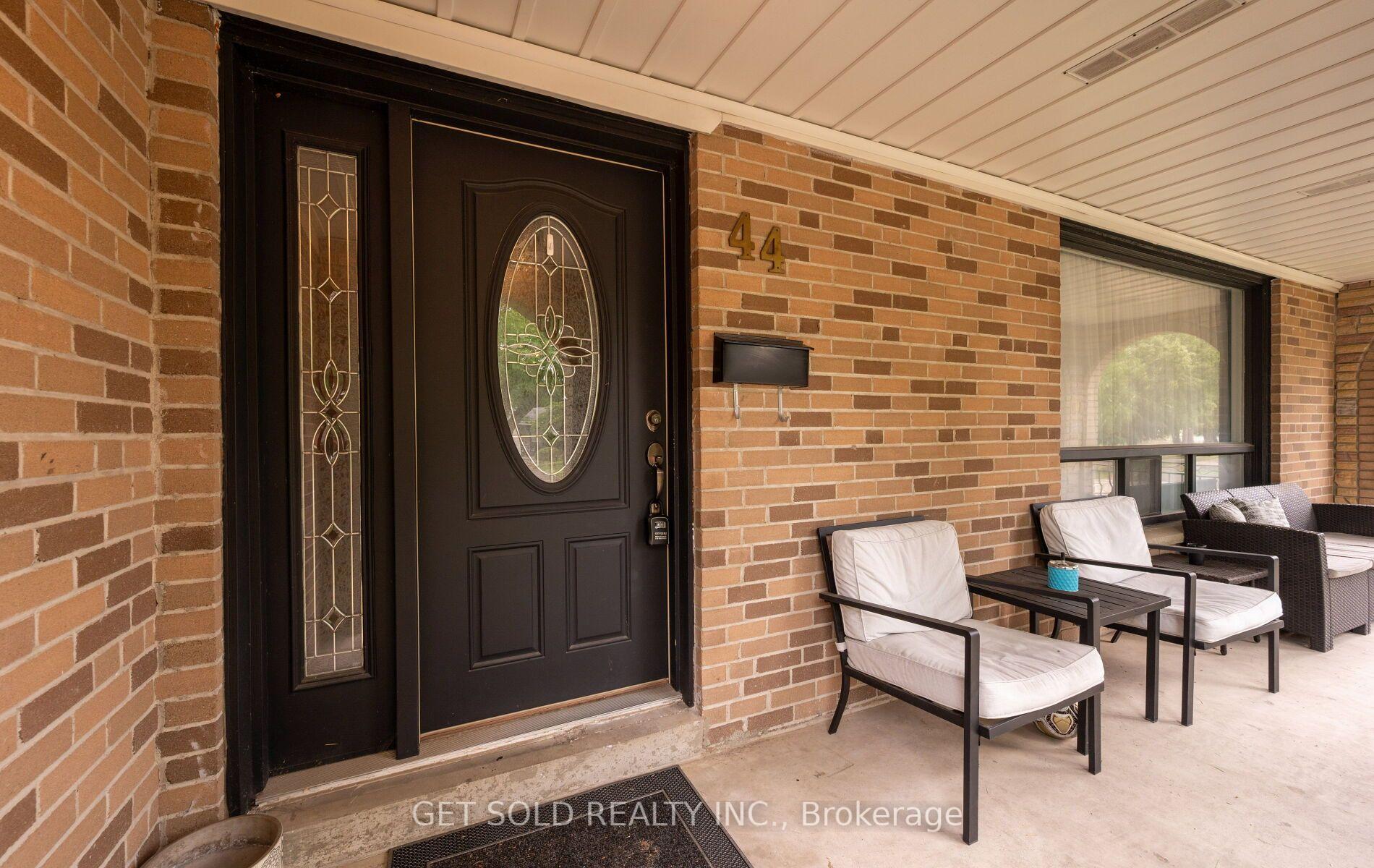 Photo 3 of 44 Mancroft Crescent, Etobicoke, West Humber-Clairville — HOMEH