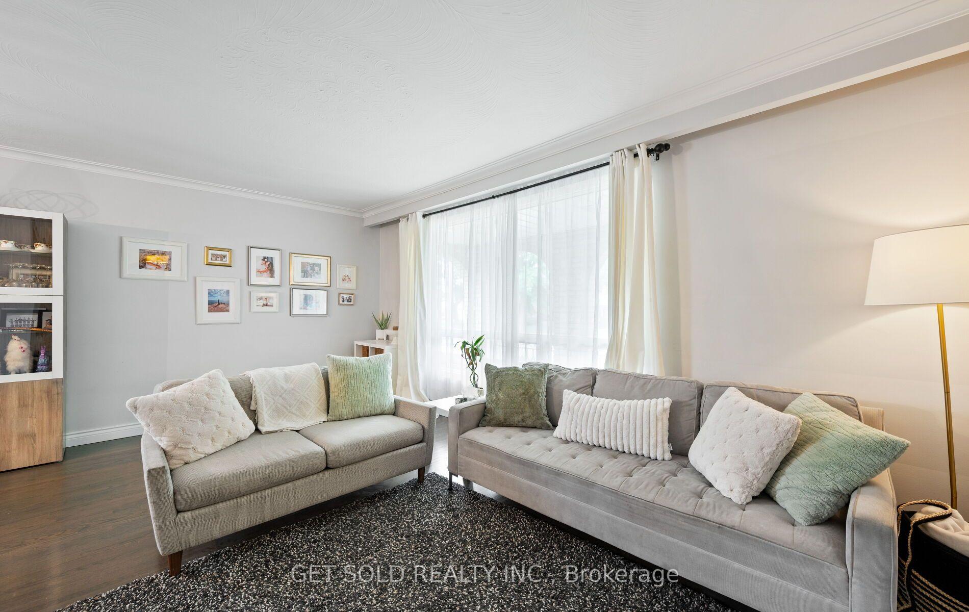 Photo 5 of 44 Mancroft Crescent, Etobicoke, West Humber-Clairville — HOMEH