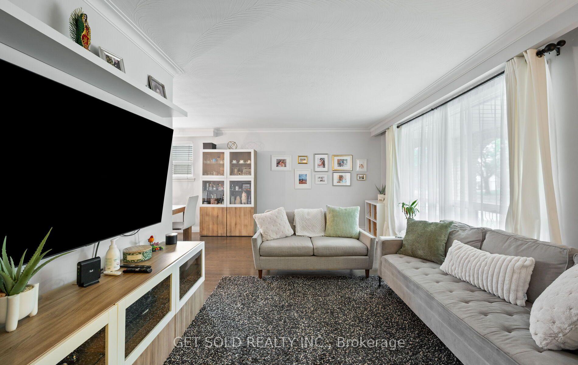 Photo 6 of 44 Mancroft Crescent, Etobicoke, West Humber-Clairville — HOMEH