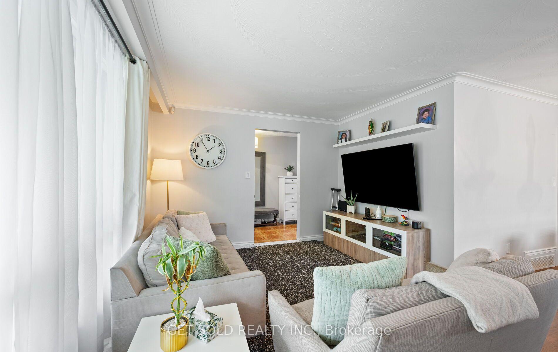Photo 7 of 44 Mancroft Crescent, Etobicoke, West Humber-Clairville — HOMEH