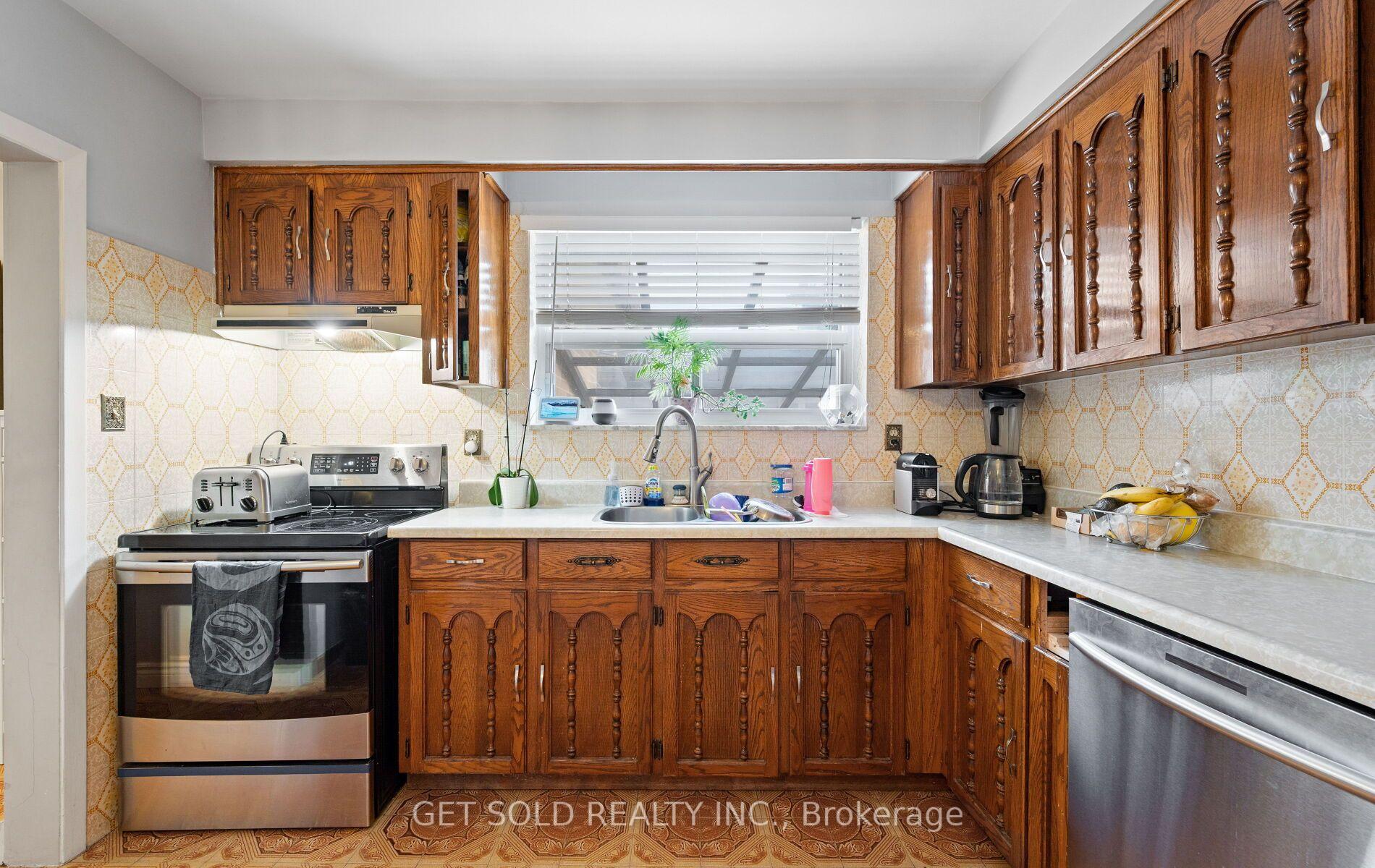 Photo 39 of 44 Mancroft Crescent, Etobicoke, West Humber-Clairville — HOMEH
