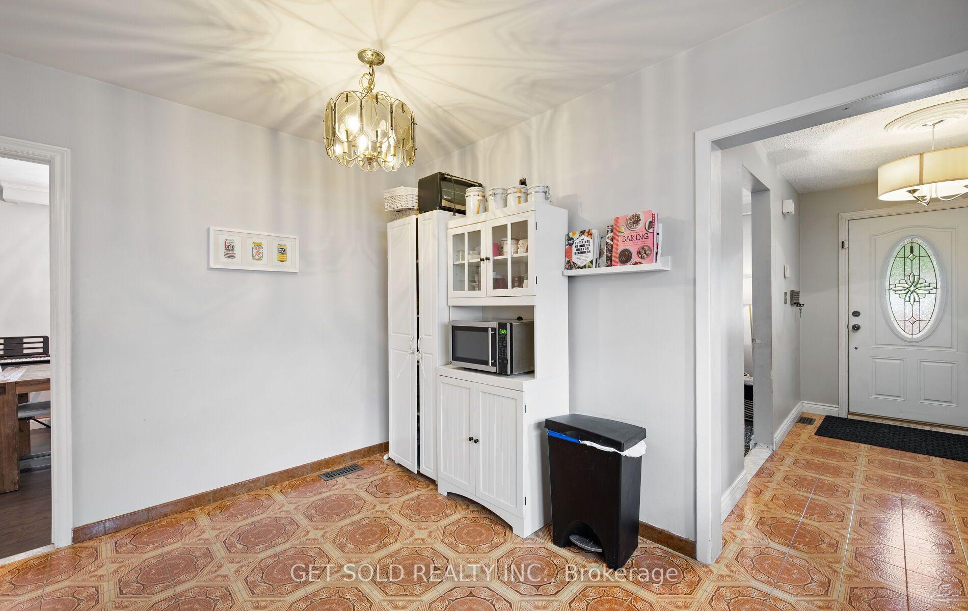 Photo 40 of 44 Mancroft Crescent, Etobicoke, West Humber-Clairville — HOMEH