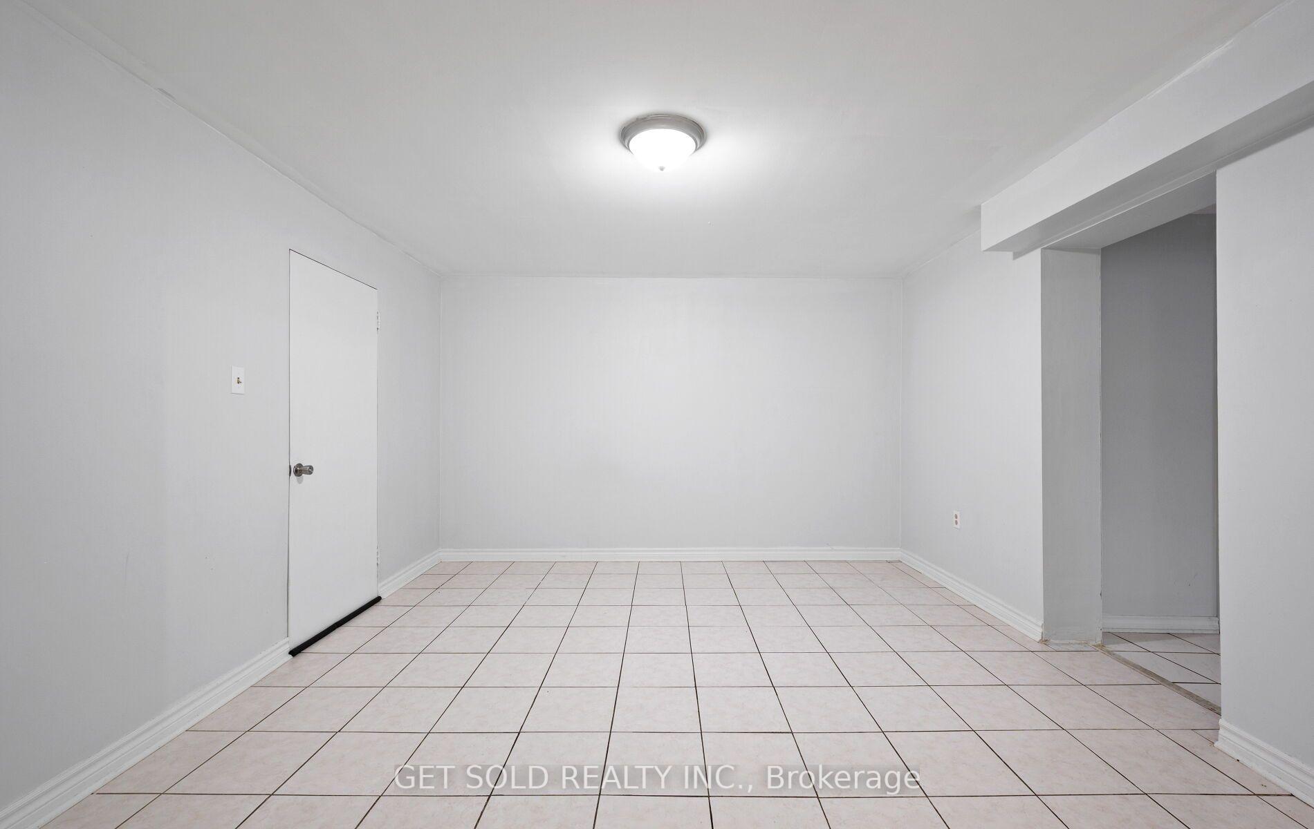 Photo 11 of 44 Mancroft Crescent, Etobicoke, West Humber-Clairville — HOMEH