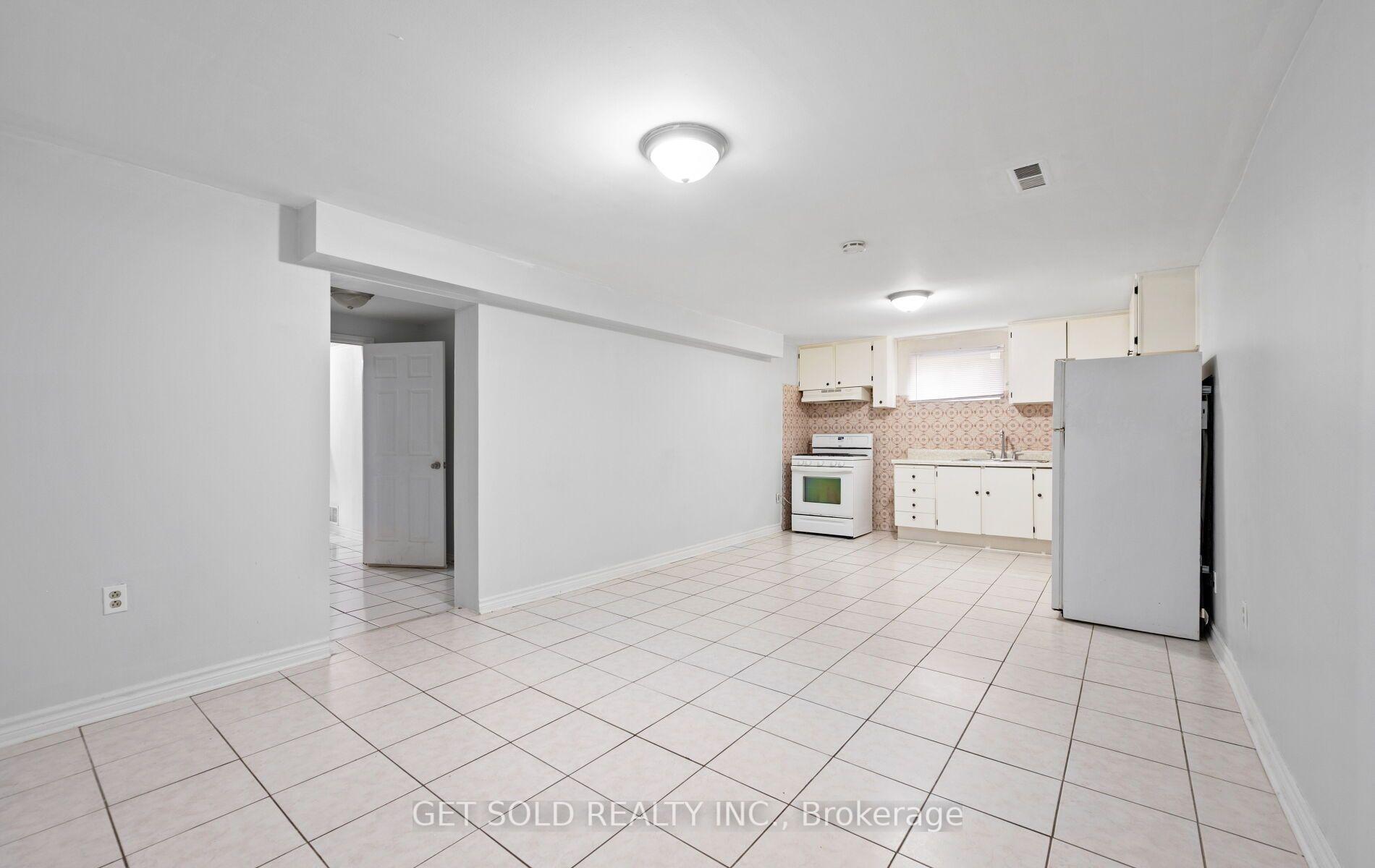 Photo 12 of 44 Mancroft Crescent, Etobicoke, West Humber-Clairville — HOMEH