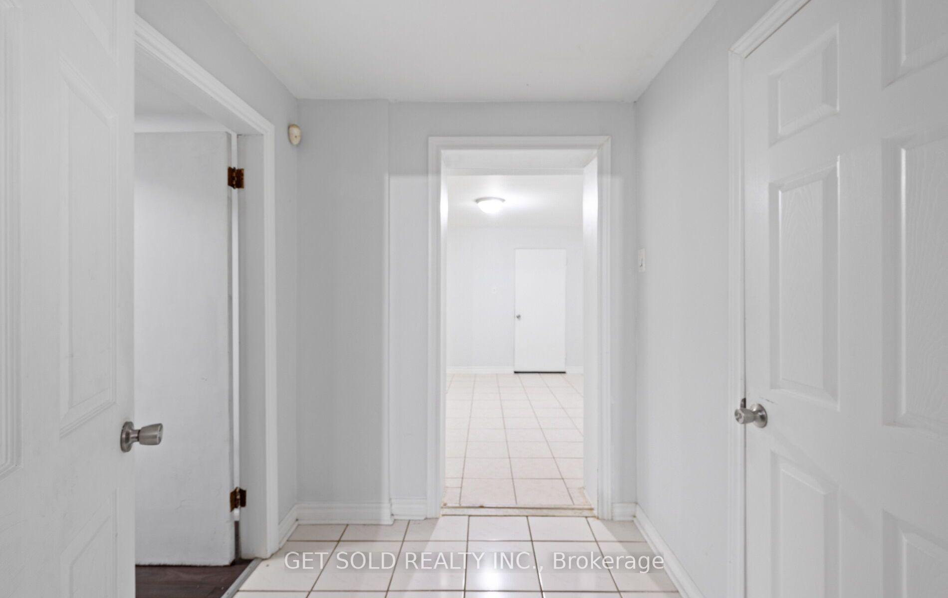 Photo 15 of 44 Mancroft Crescent, Etobicoke, West Humber-Clairville — HOMEH
