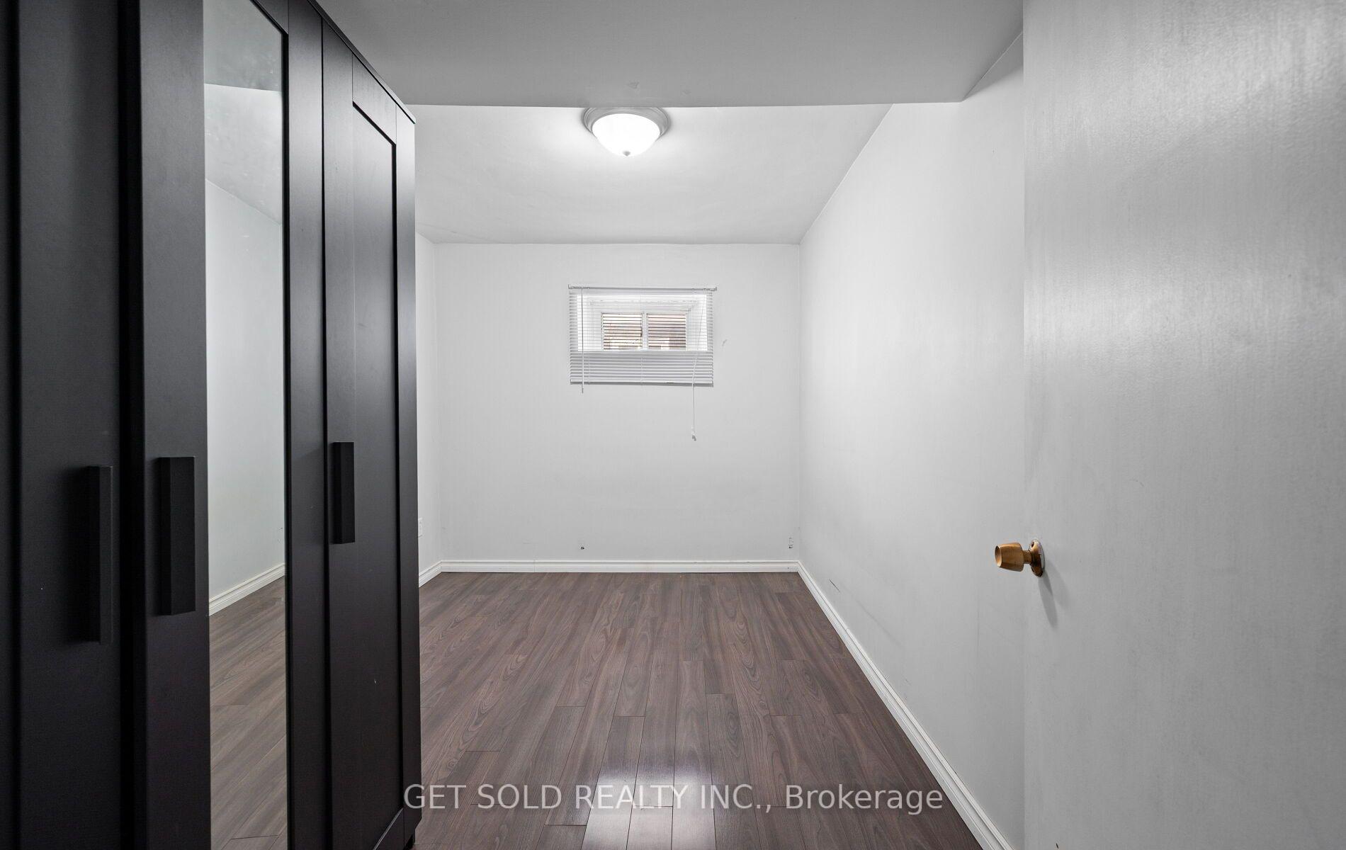 Photo 16 of 44 Mancroft Crescent, Etobicoke, West Humber-Clairville — HOMEH