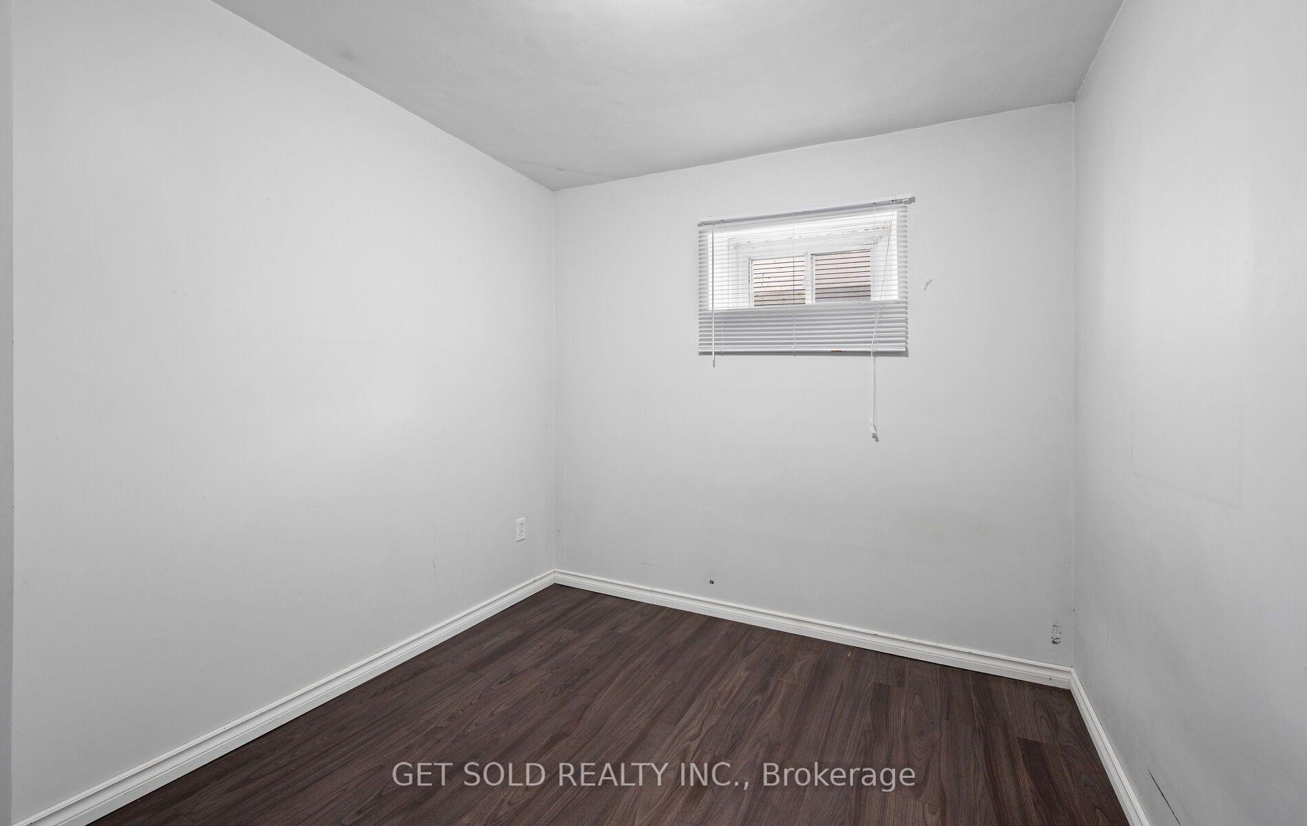 Photo 17 of 44 Mancroft Crescent, Etobicoke, West Humber-Clairville — HOMEH