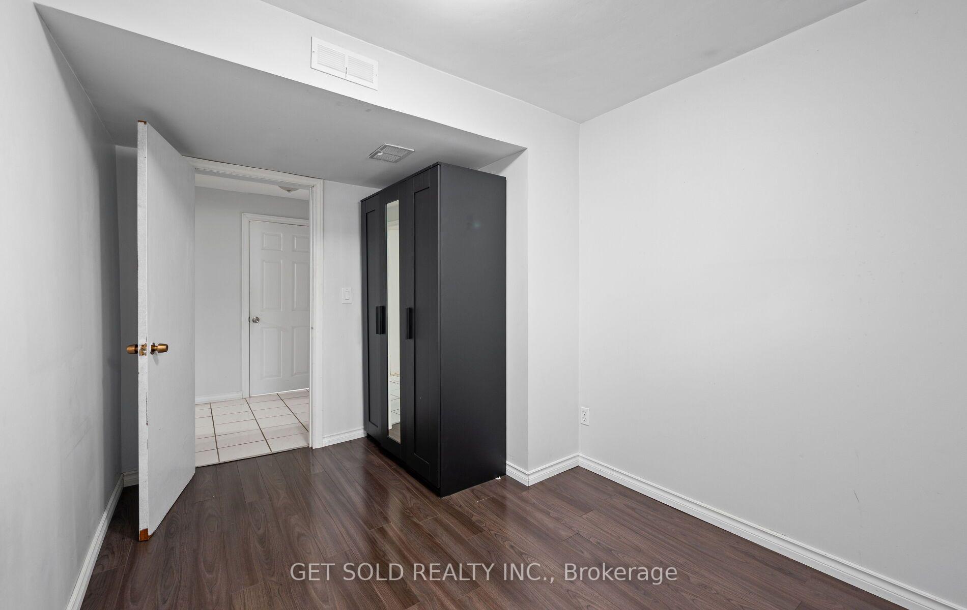 Photo 18 of 44 Mancroft Crescent, Etobicoke, West Humber-Clairville — HOMEH