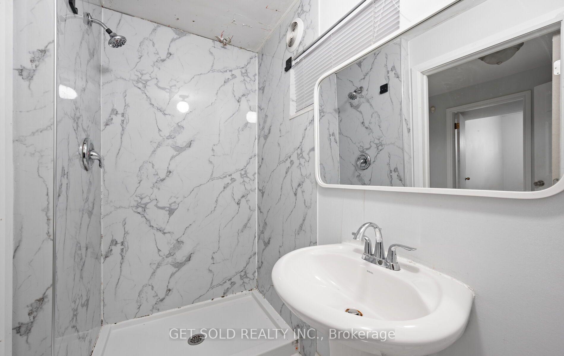 Photo 20 of 44 Mancroft Crescent, Etobicoke, West Humber-Clairville — HOMEH