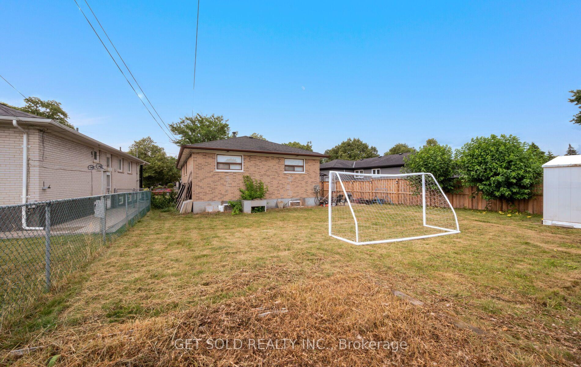 Photo 27 of 44 Mancroft Crescent, Etobicoke, West Humber-Clairville — HOMEH