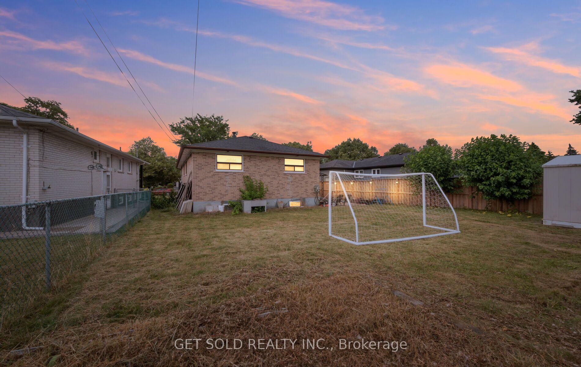 Photo 28 of 44 Mancroft Crescent, Etobicoke, West Humber-Clairville — HOMEH