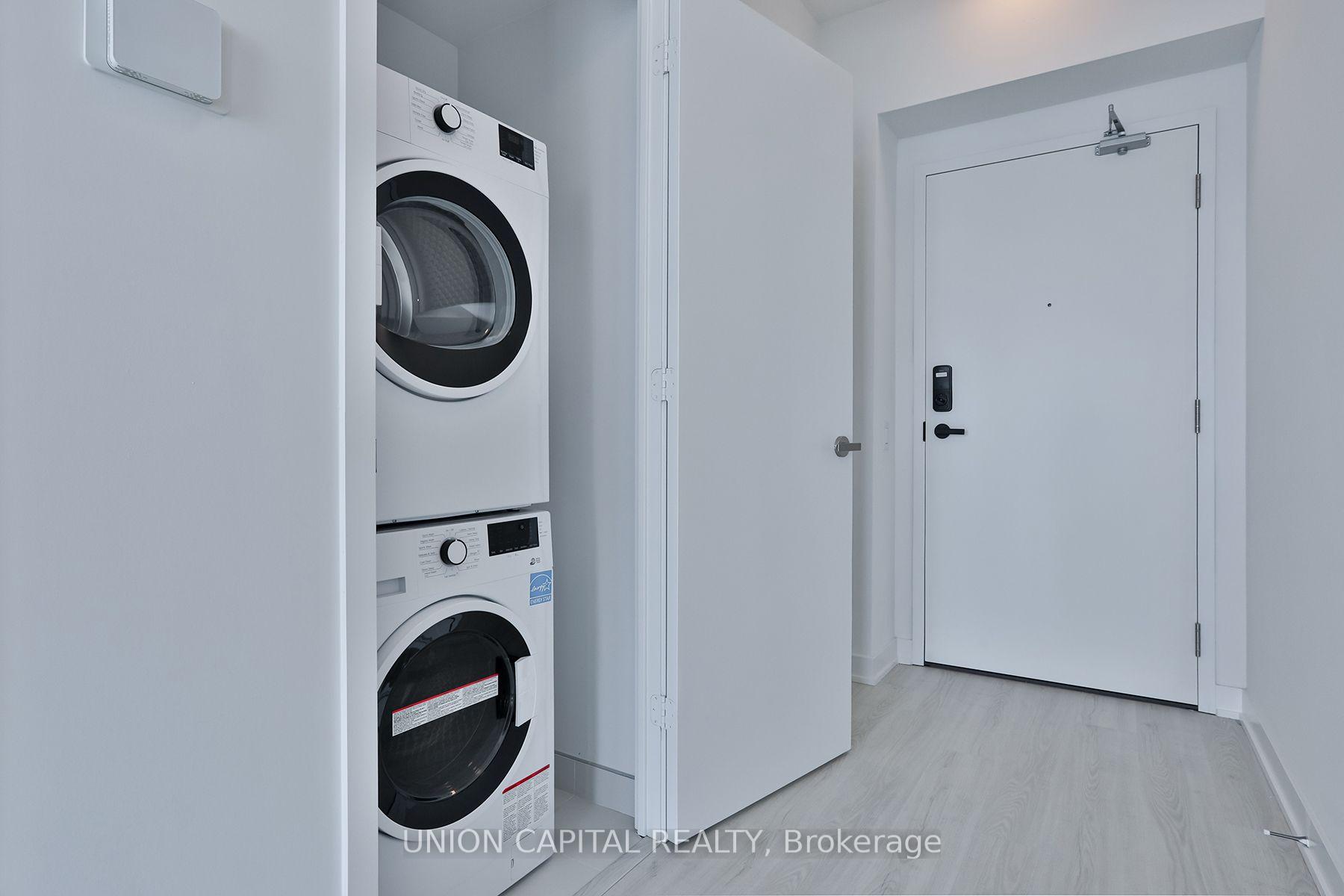 Photo 3 of Unit 3307, 3883 Quartz Road, Mississauga, City Centre — HOMEH