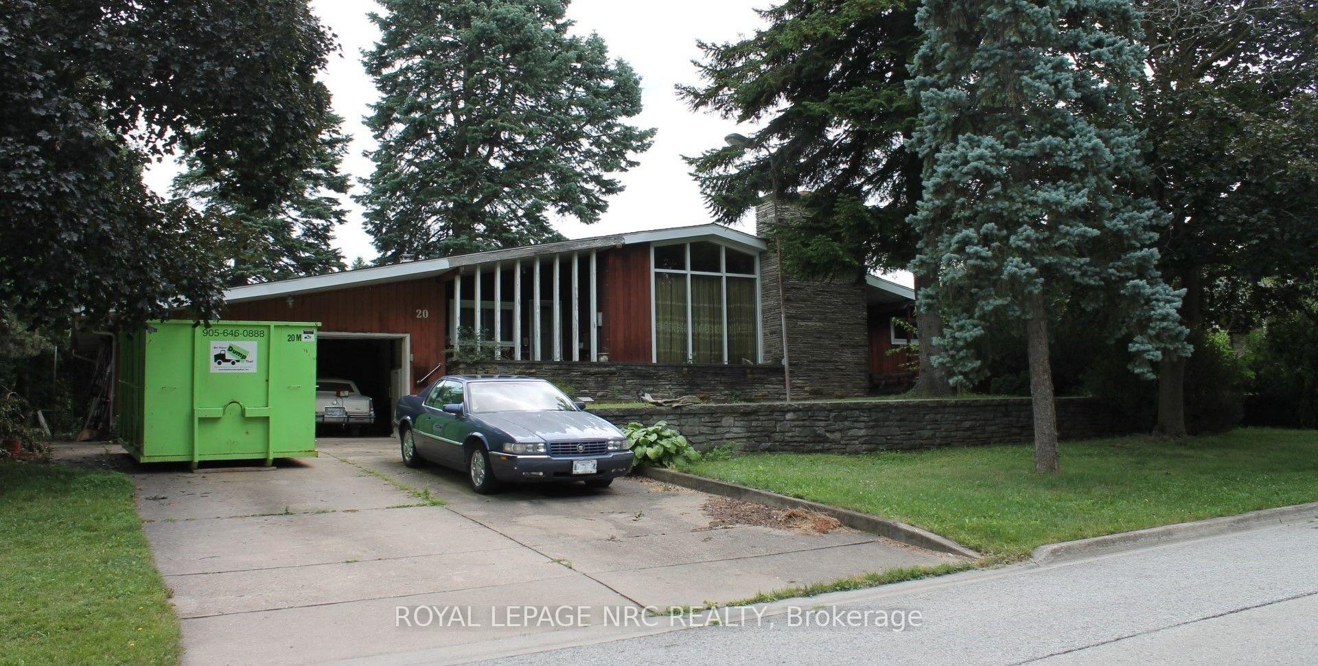 Photo 2 of 20 Woodmount Drive, St. Catharines, Burleigh Hill — HOMEH