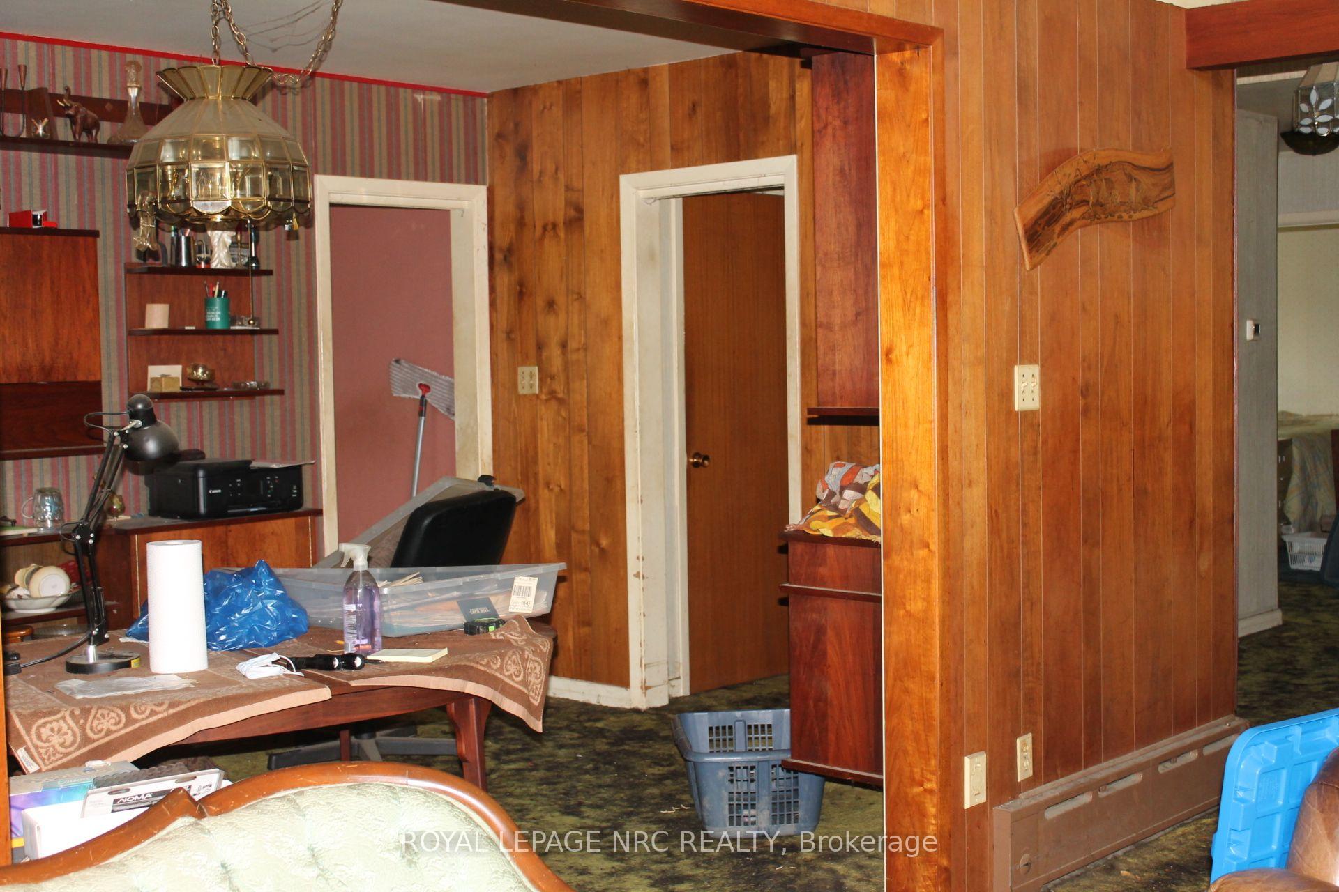 Photo 4 of 20 Woodmount Drive, St. Catharines, Burleigh Hill — HOMEH