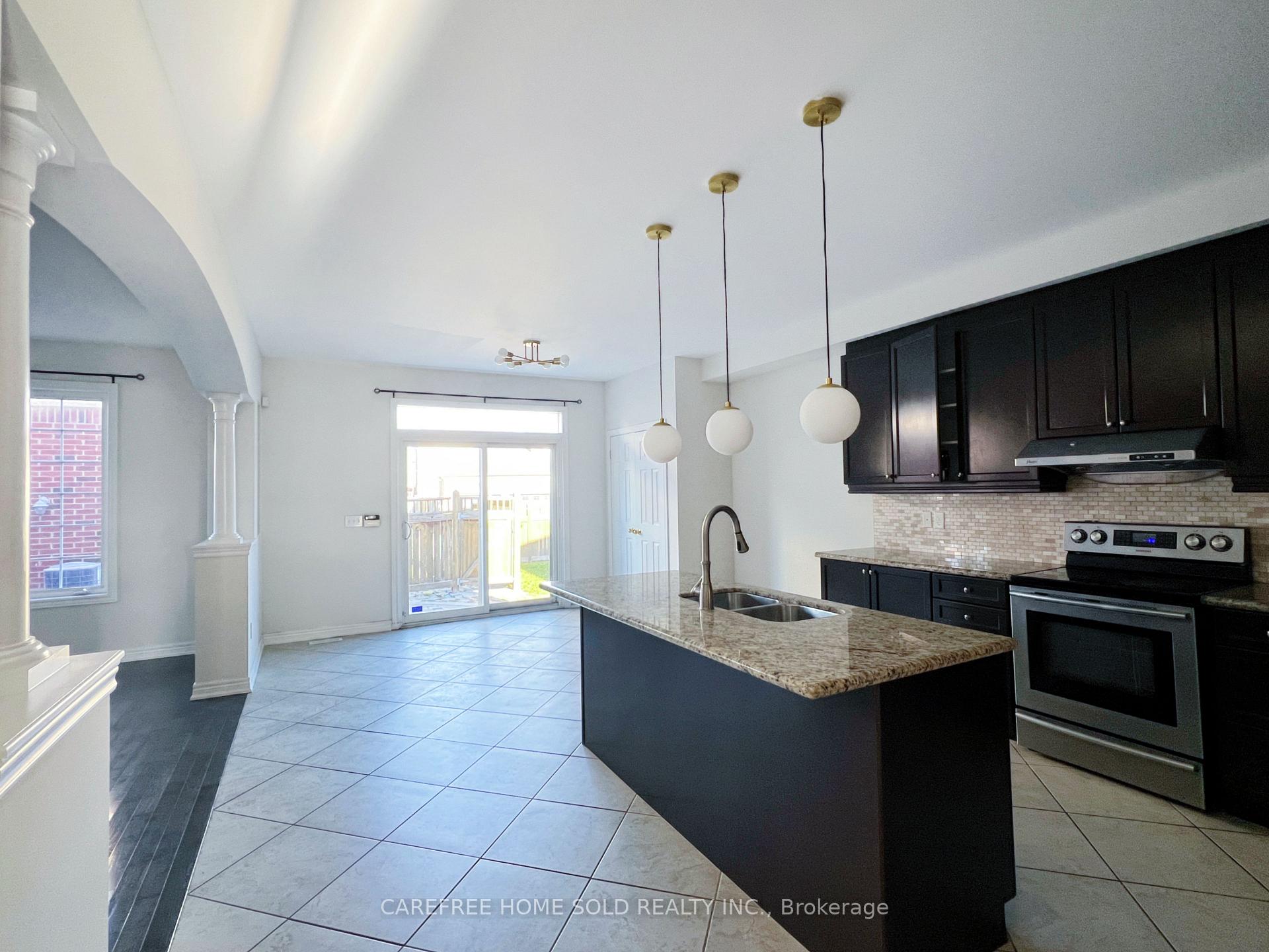 Photo 12 of 33 Oakmoor Lane, Markham, Cornell — HOMEH