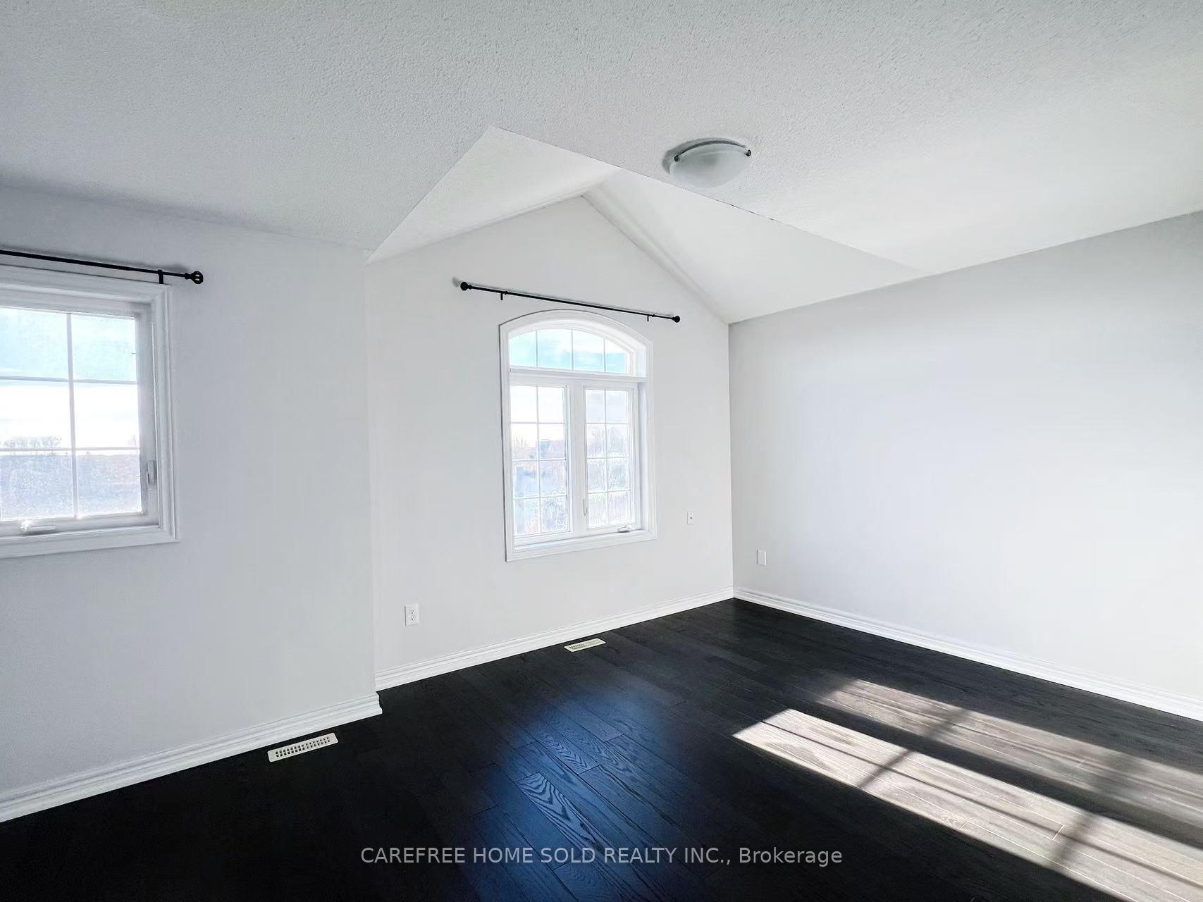 Photo 17 of 33 Oakmoor Lane, Markham, Cornell — HOMEH