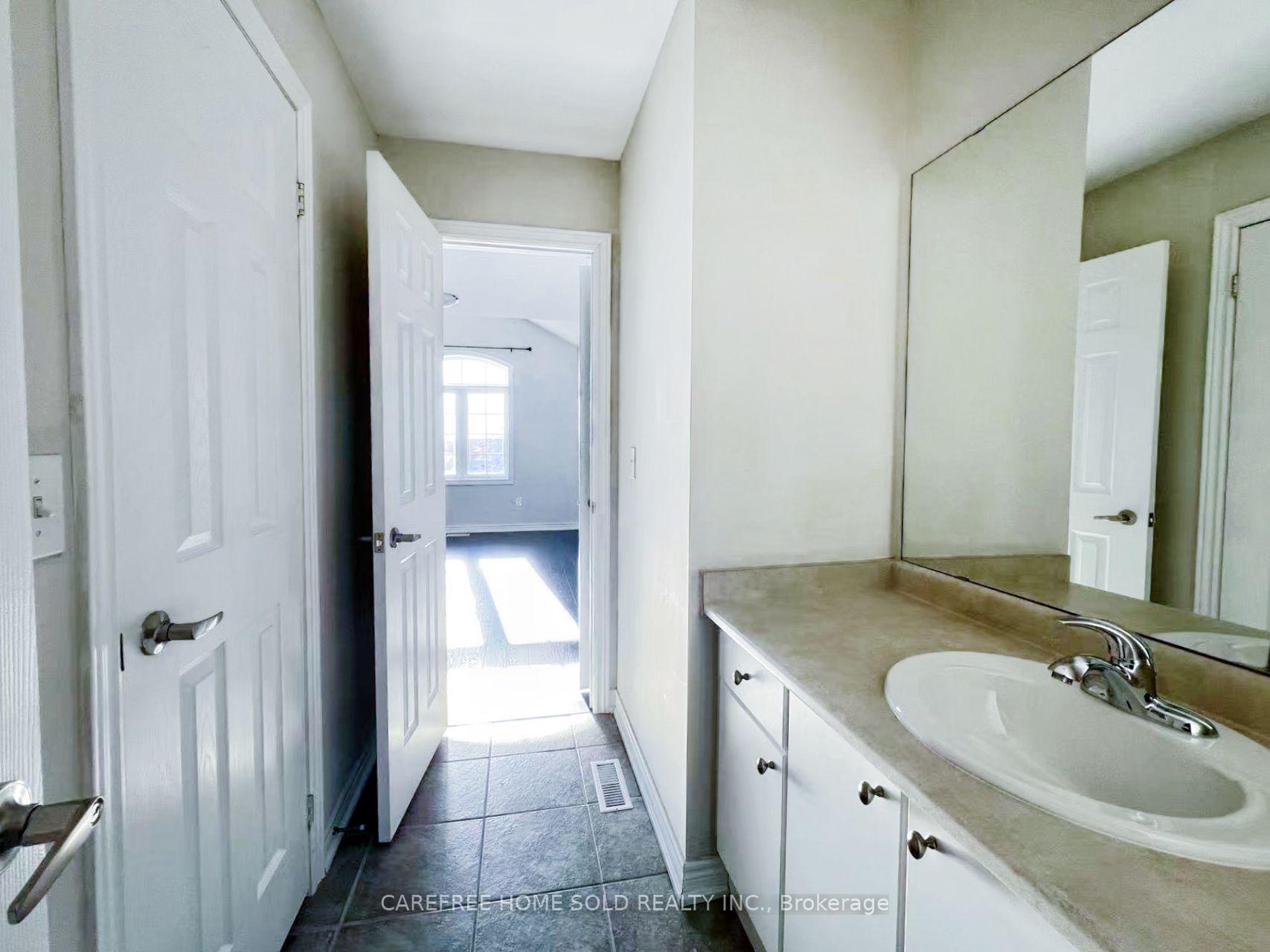 Photo 19 of 33 Oakmoor Lane, Markham, Cornell — HOMEH