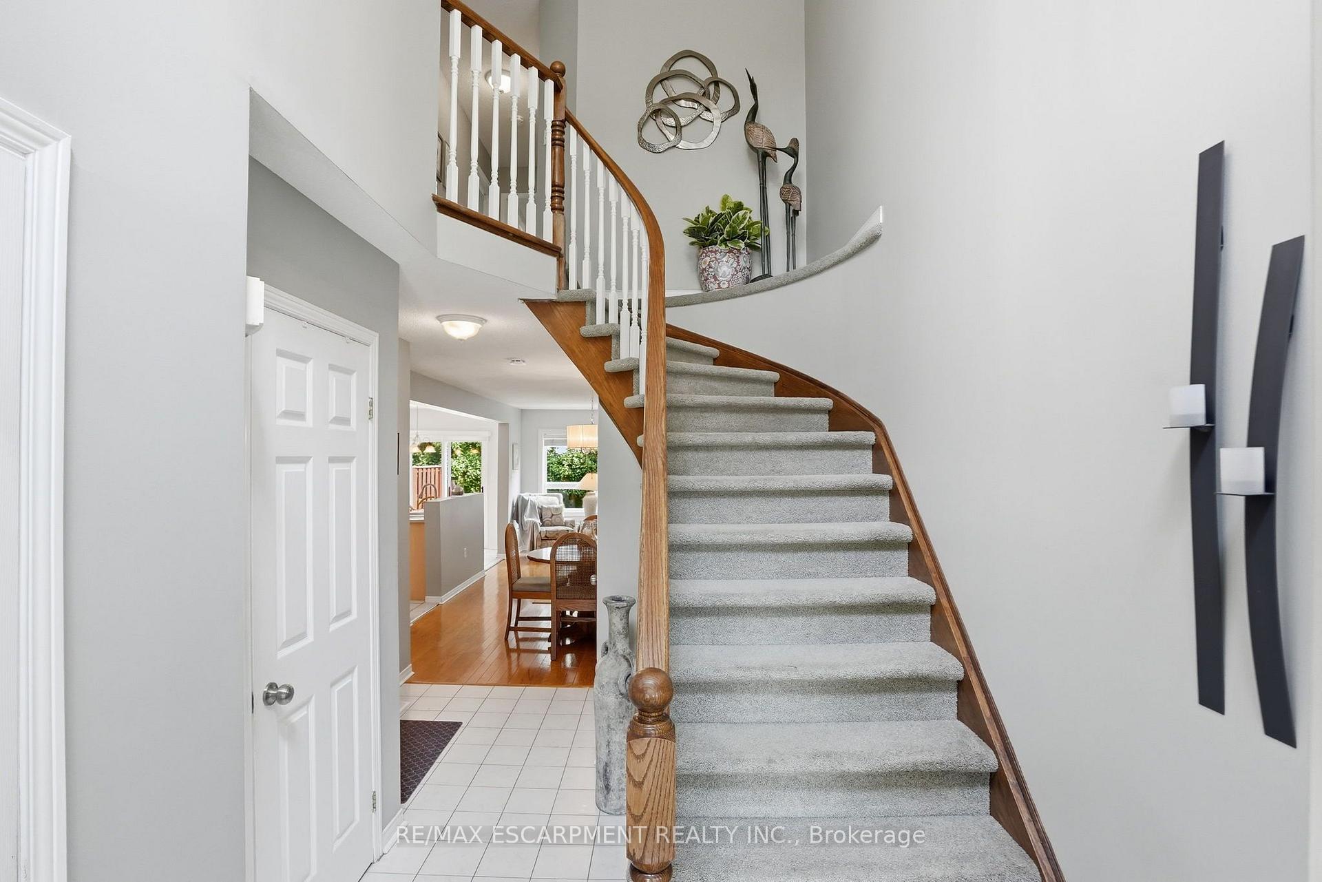 Photo 3 of Unit 9, 819 Upper Paradise Road, Hamilton, Gilkson — HOMEH