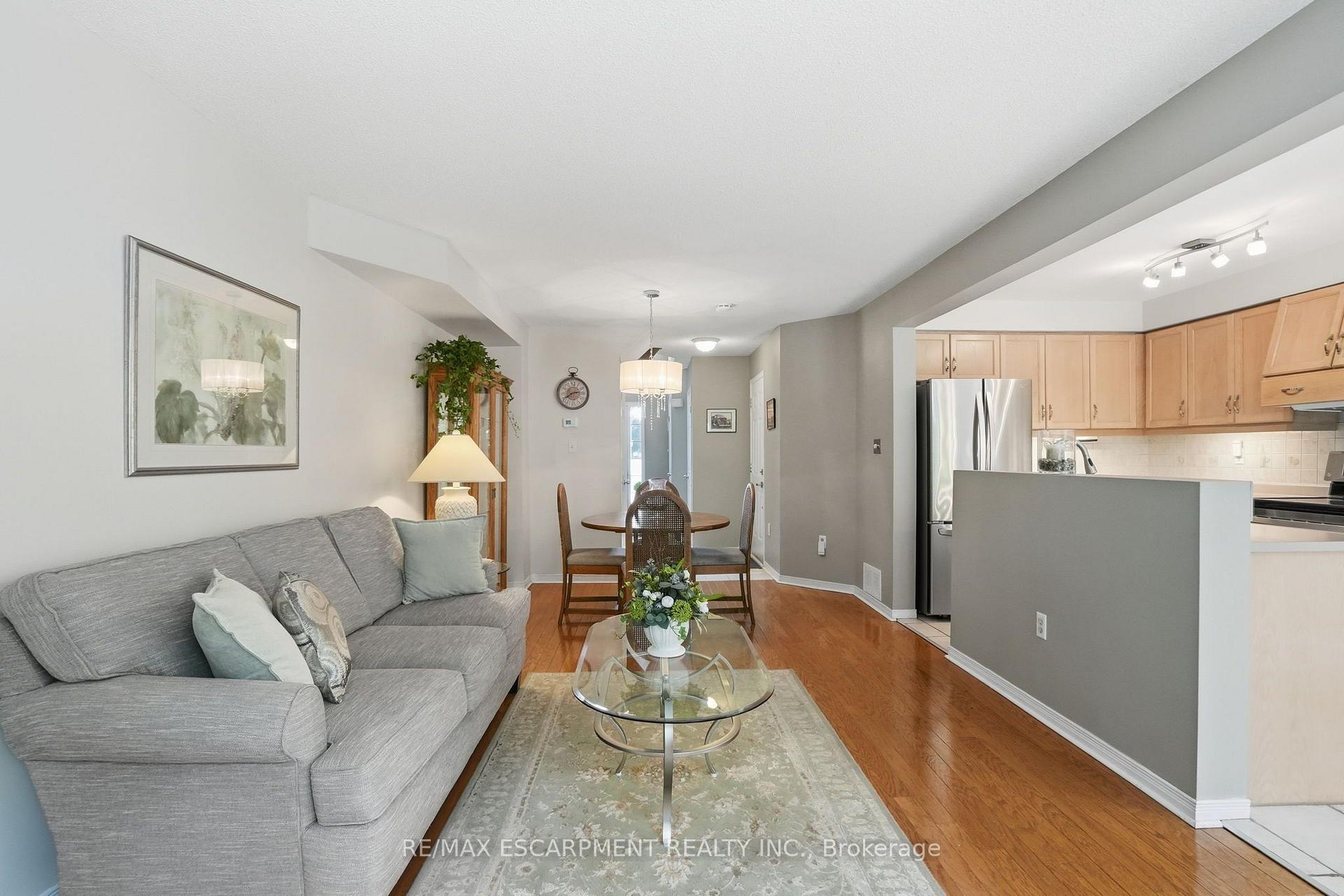Photo 7 of Unit 9, 819 Upper Paradise Road, Hamilton, Gilkson — HOMEH