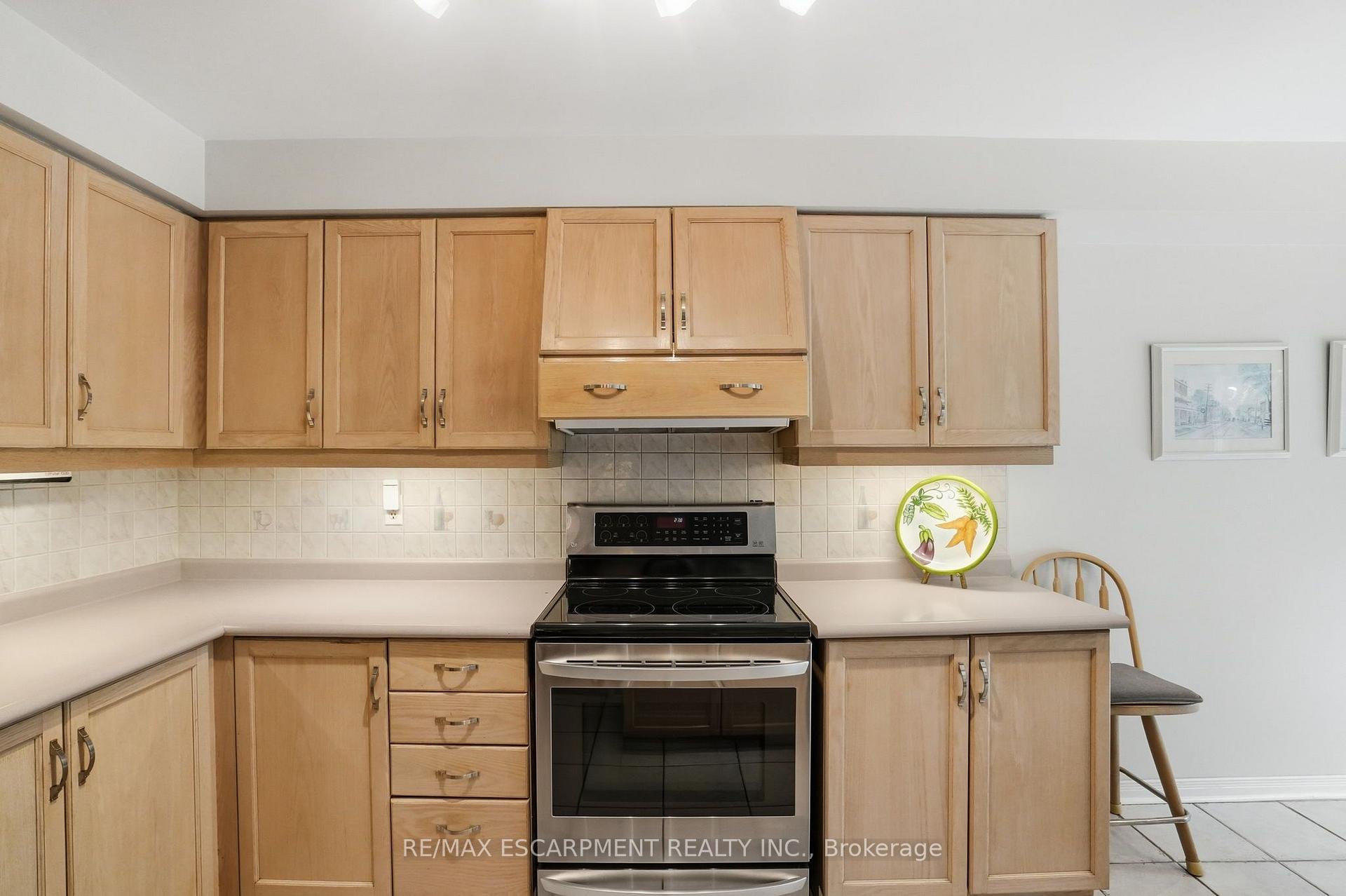 Photo 32 of Unit 9, 819 Upper Paradise Road, Hamilton, Gilkson — HOMEH