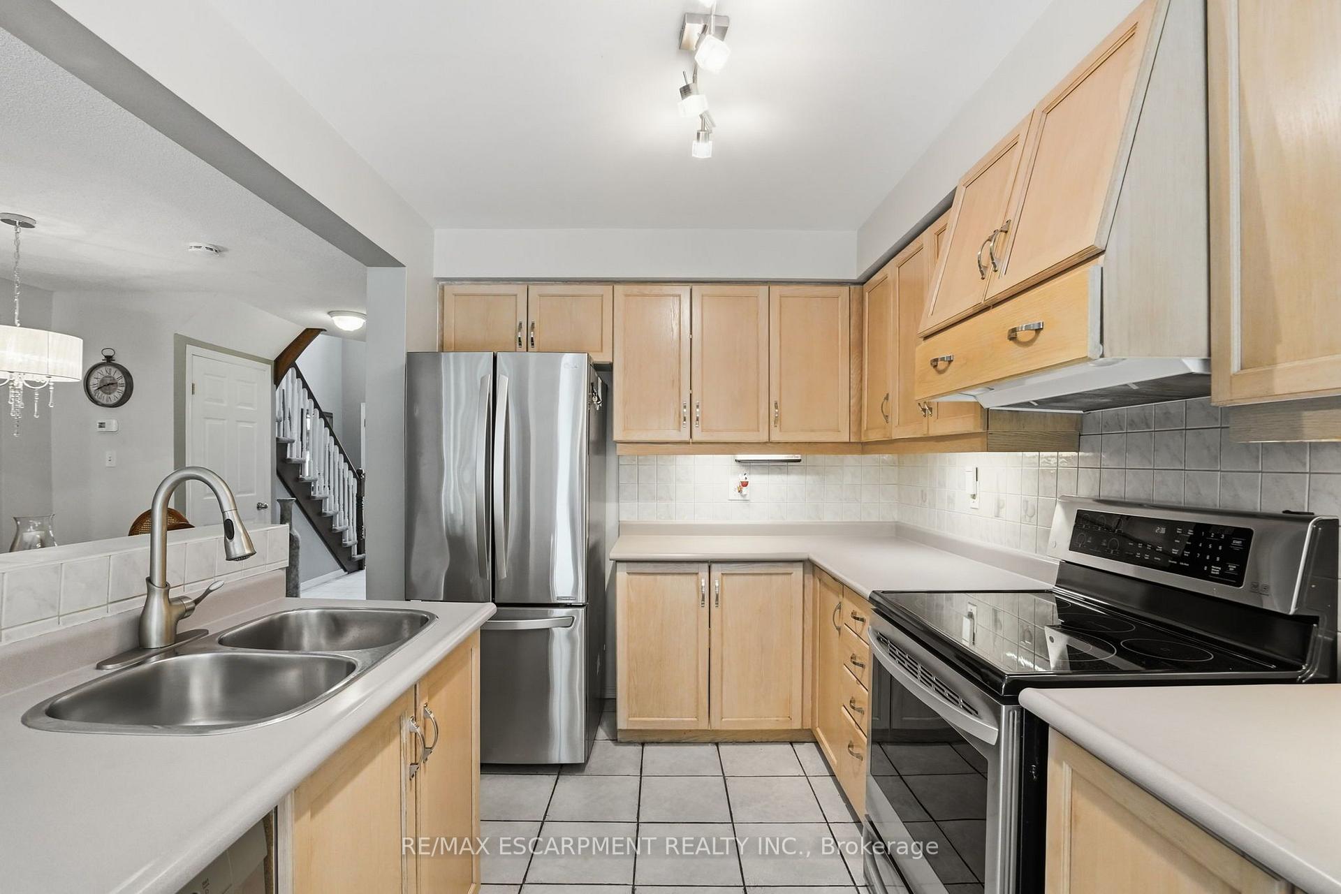 Photo 9 of Unit 9, 819 Upper Paradise Road, Hamilton, Gilkson — HOMEH