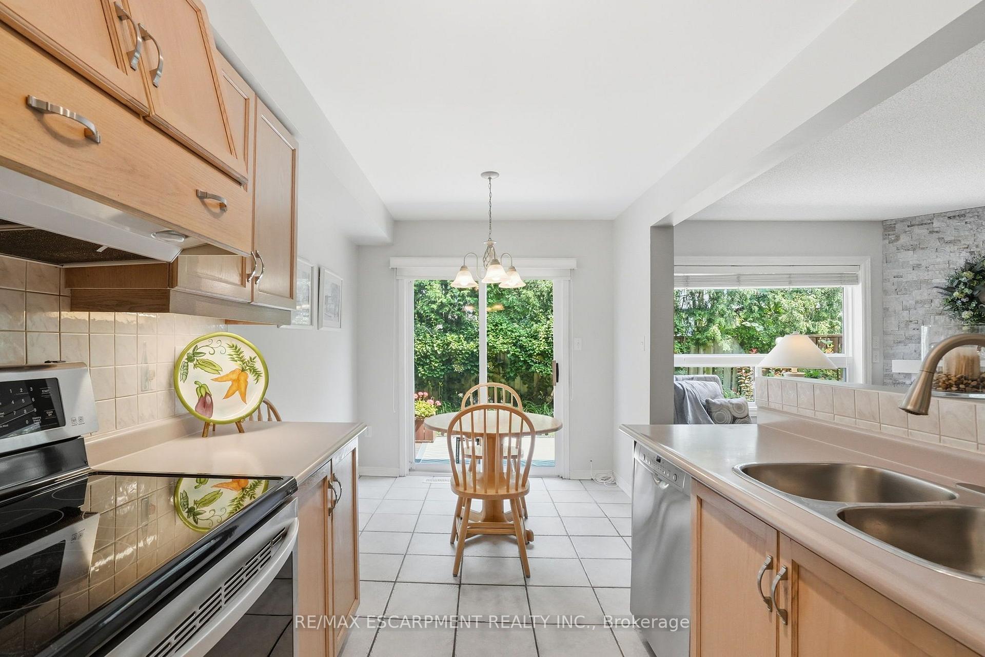 Photo 10 of Unit 9, 819 Upper Paradise Road, Hamilton, Gilkson — HOMEH